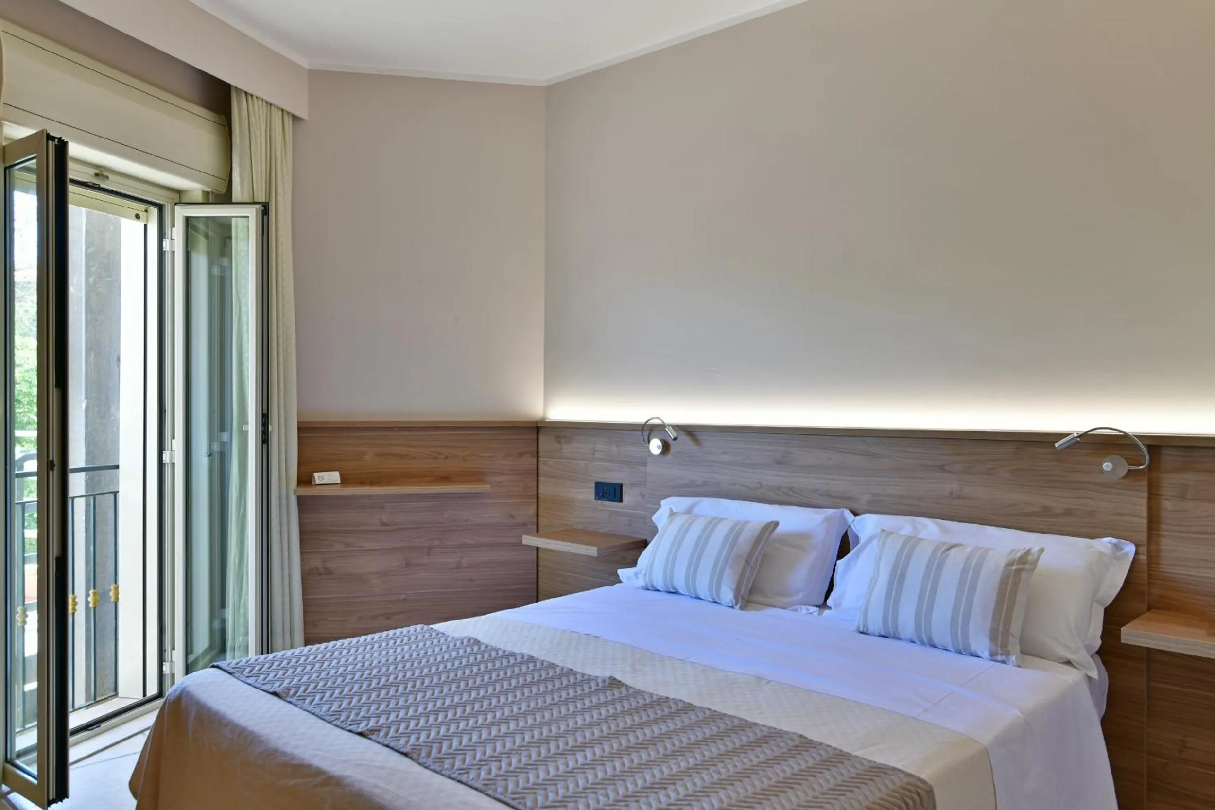 Bedroom, Bed in Hotel & Apartments Villa Linda