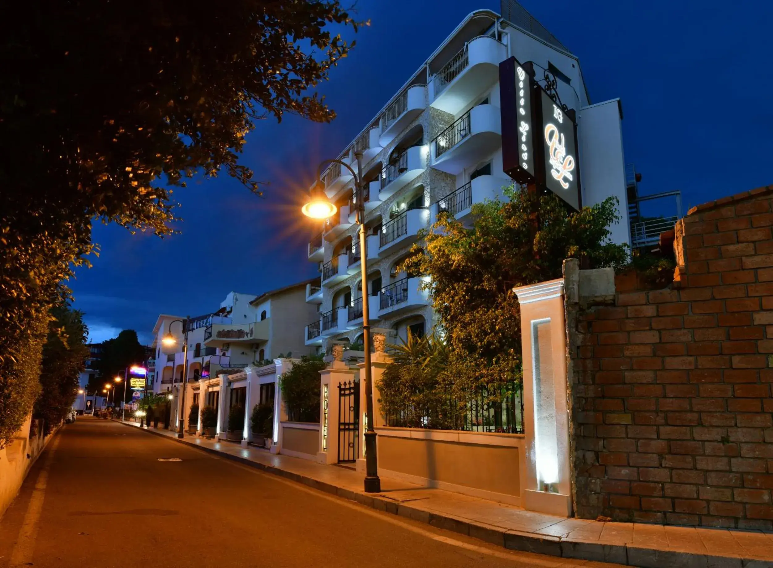 Property building in Hotel & Apartments Villa Linda Property building in Hotel & Apartments Villa Linda