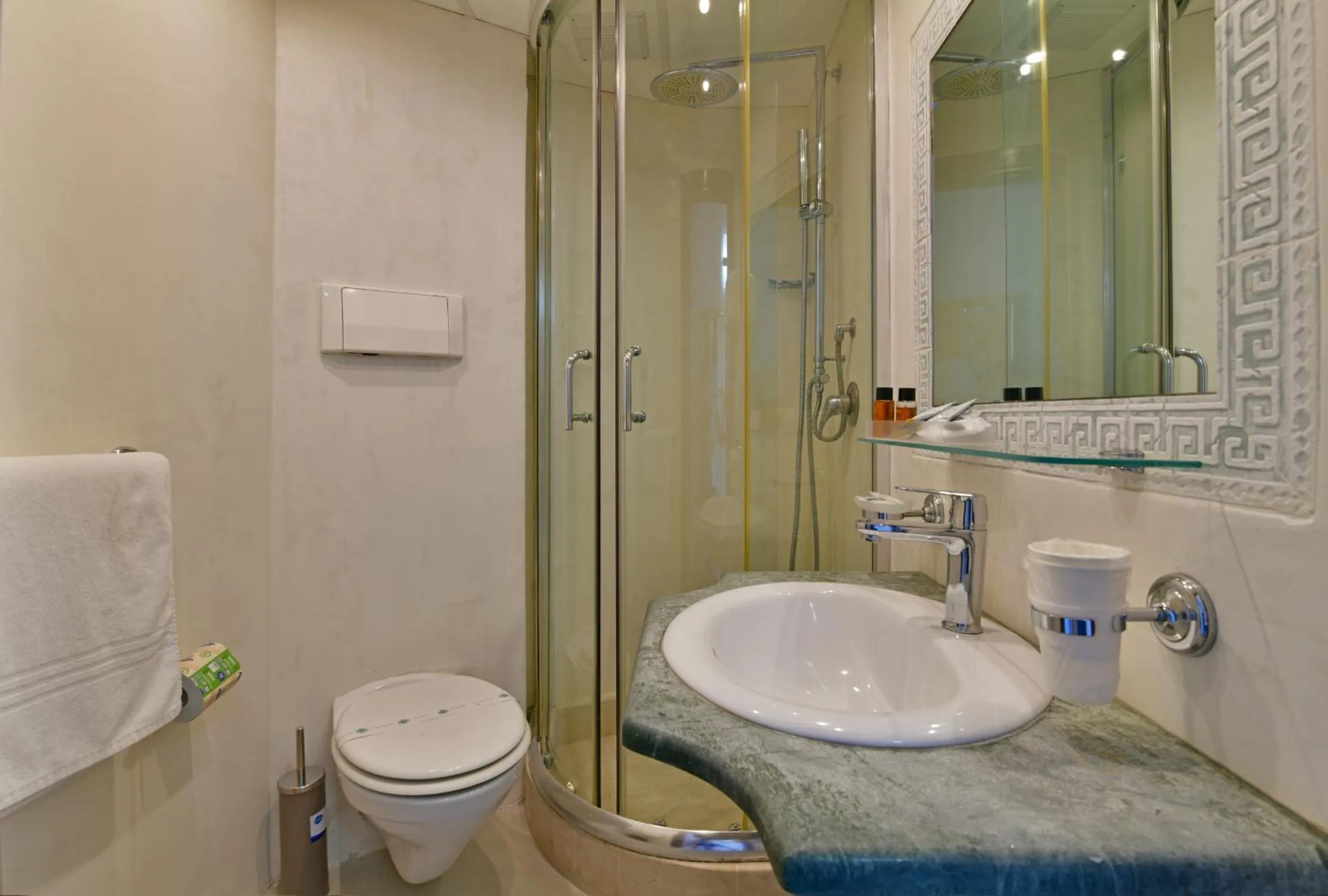 Bathroom in Hotel & Apartments Villa Linda