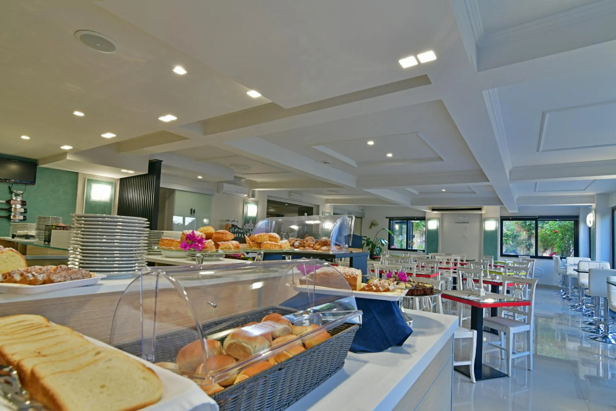 Buffet breakfast in Hotel & Apartments Villa Linda