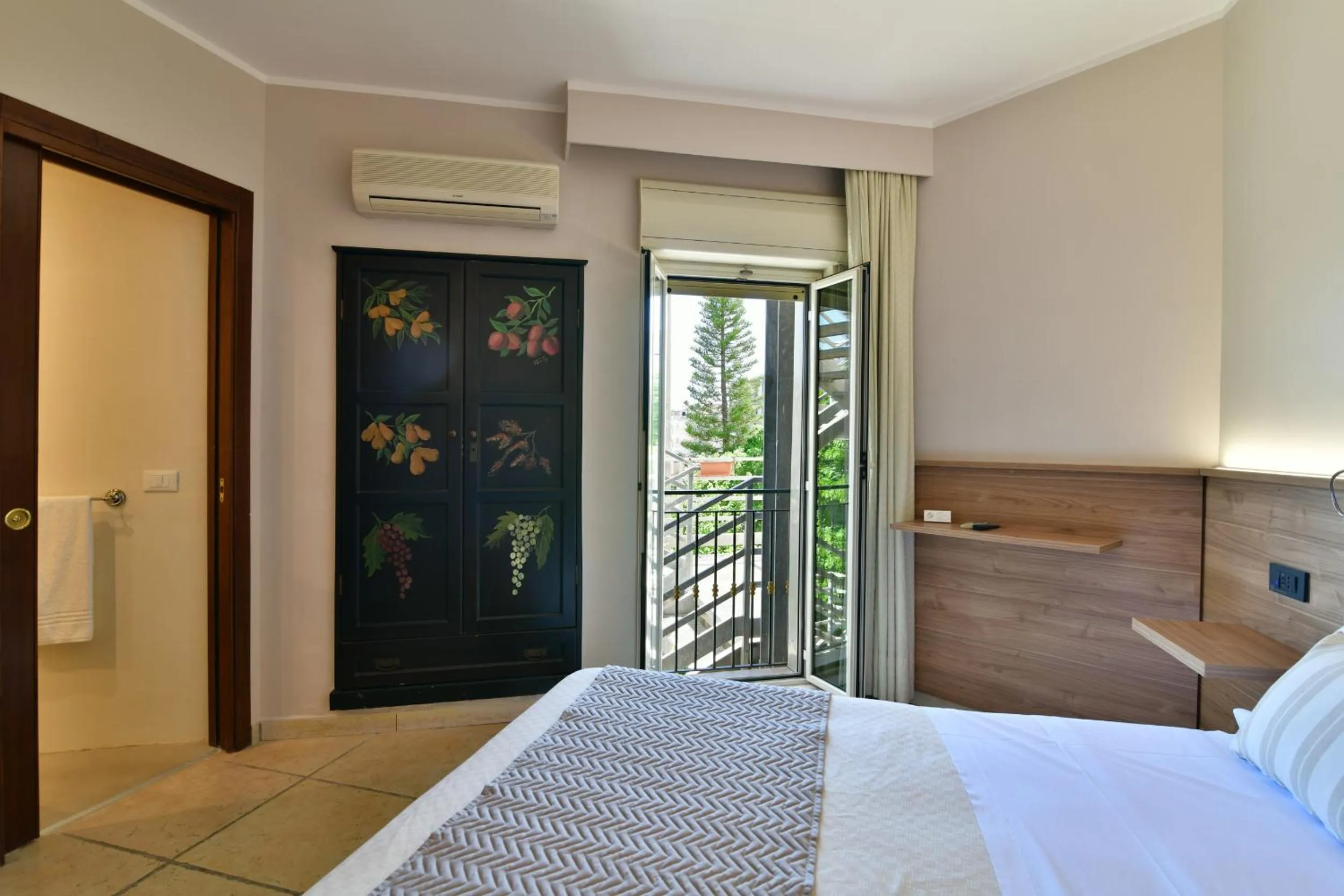Photo of the whole room, Bed in Hotel & Apartments Villa Linda