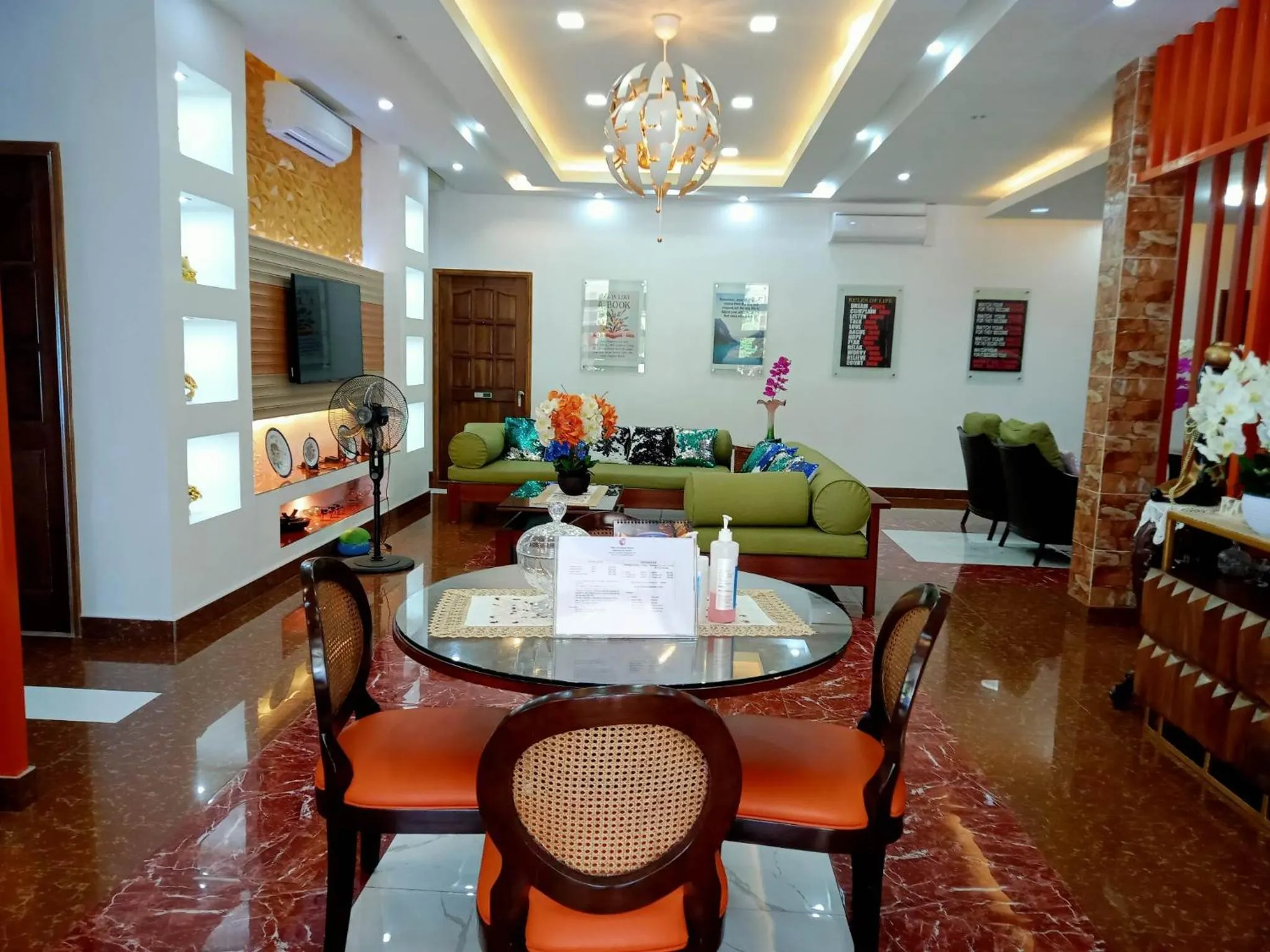 Communal lounge/ TV room in PMG Islandscape Resort