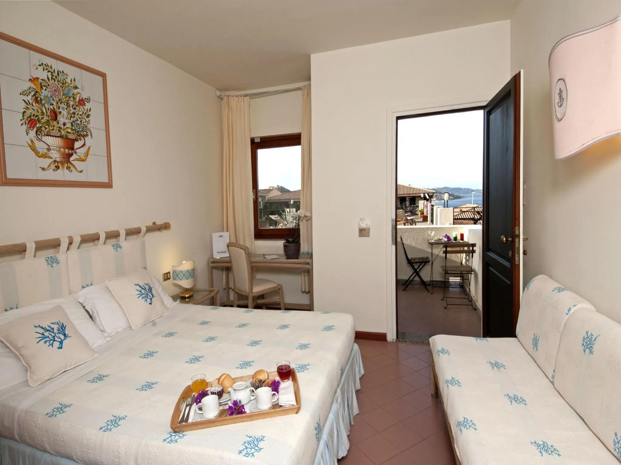 Photo of the whole room, Bed in Hotel Palau