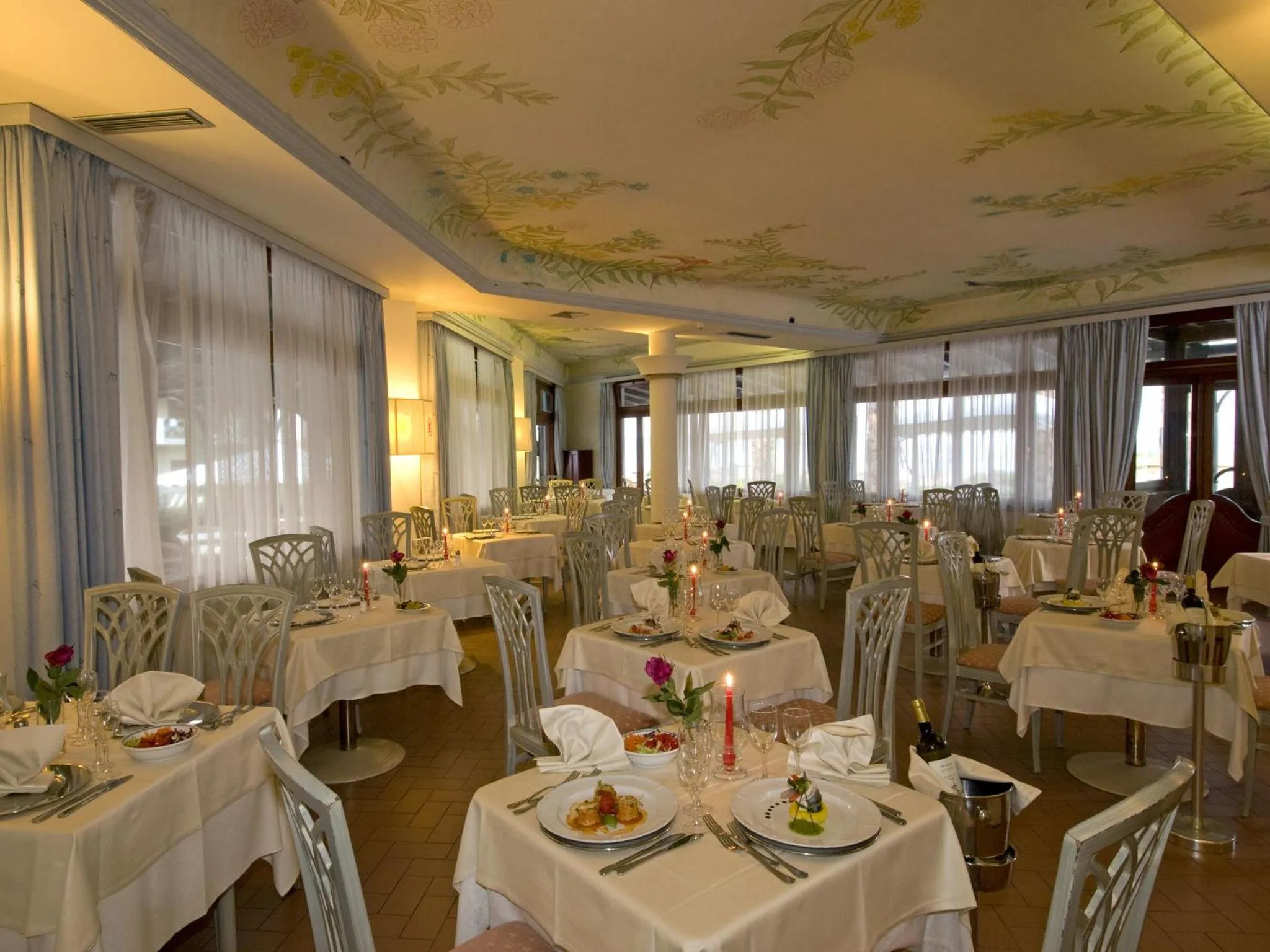Restaurant/places to eat in Hotel Palau