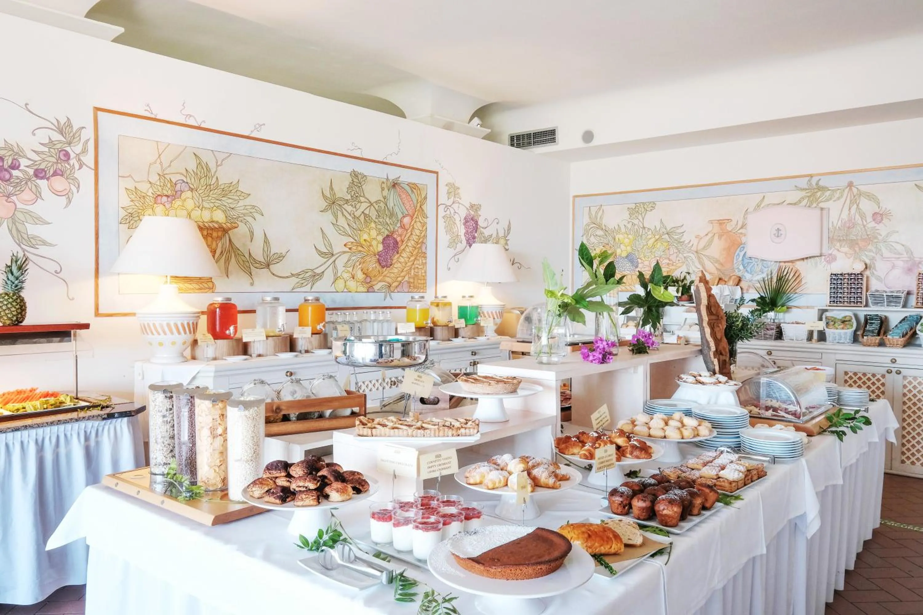 Continental breakfast in Hotel Palau