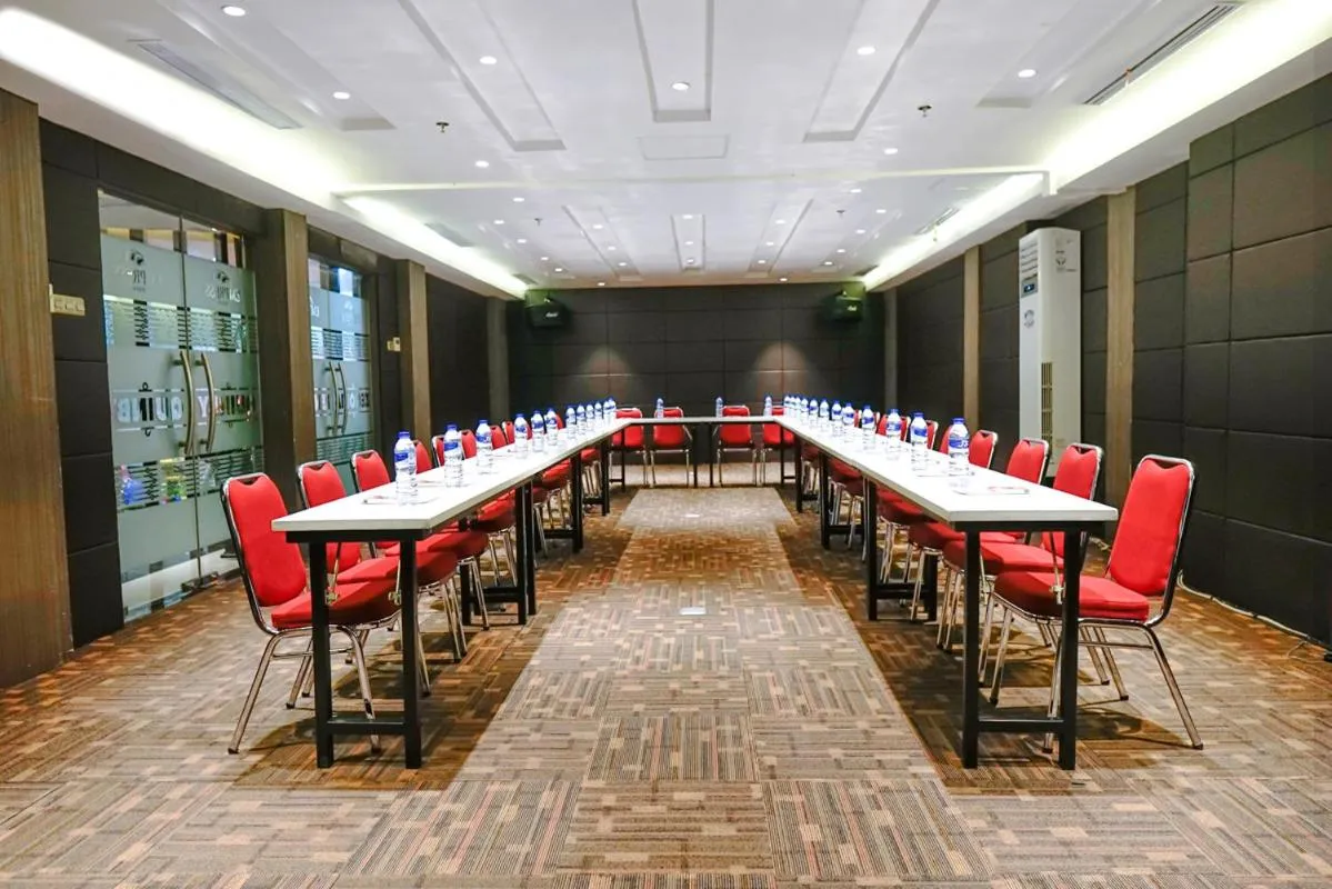 Empress Hotel Makassar City Center by LIFE