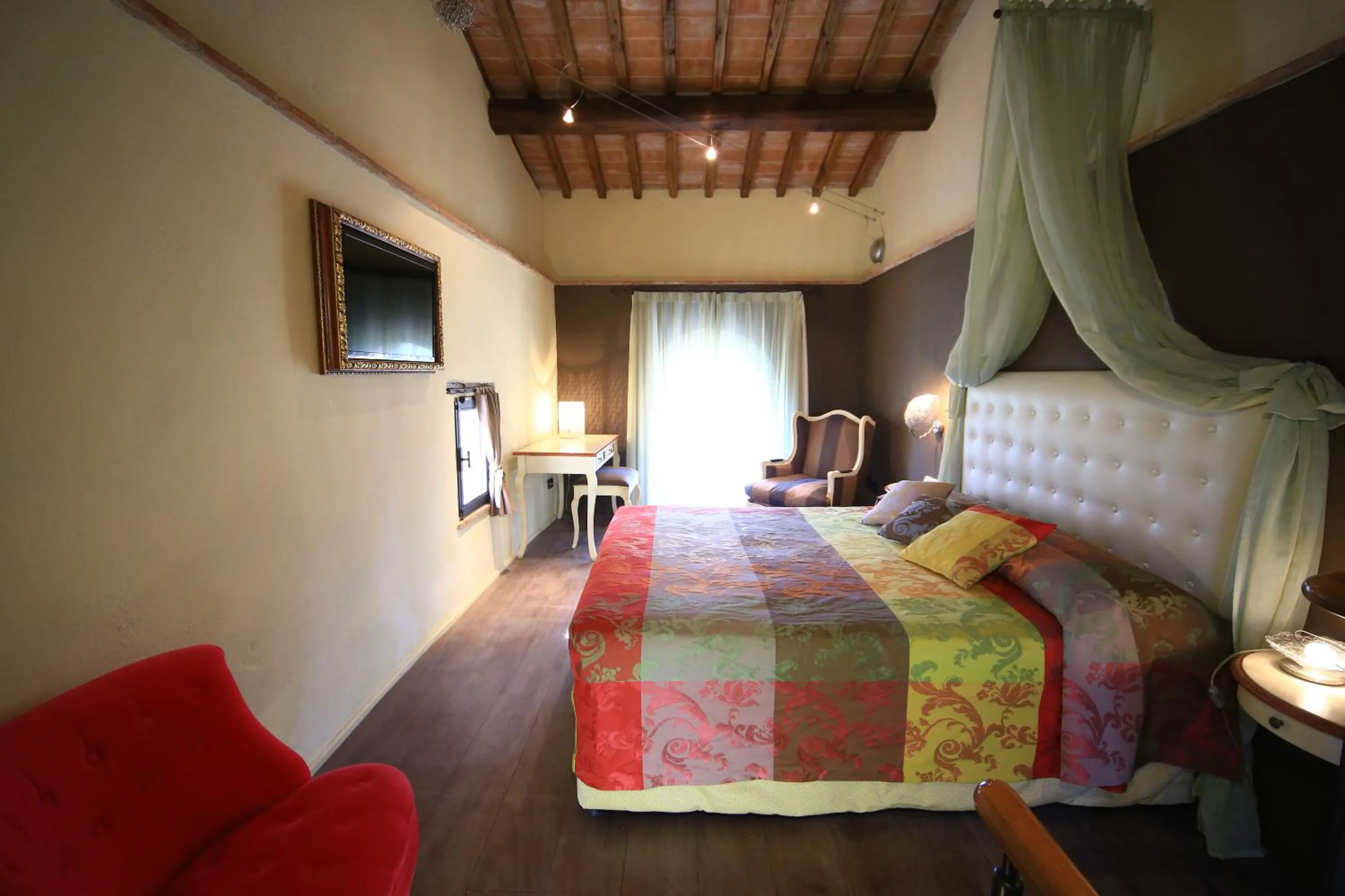 Photo of the whole room, Bed in Molino Di Foci