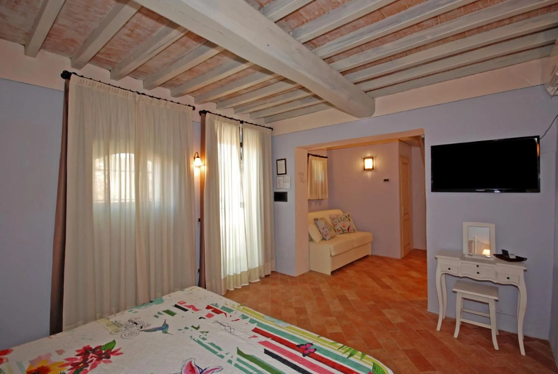 Photo of the whole room, Bed in Molino Di Foci