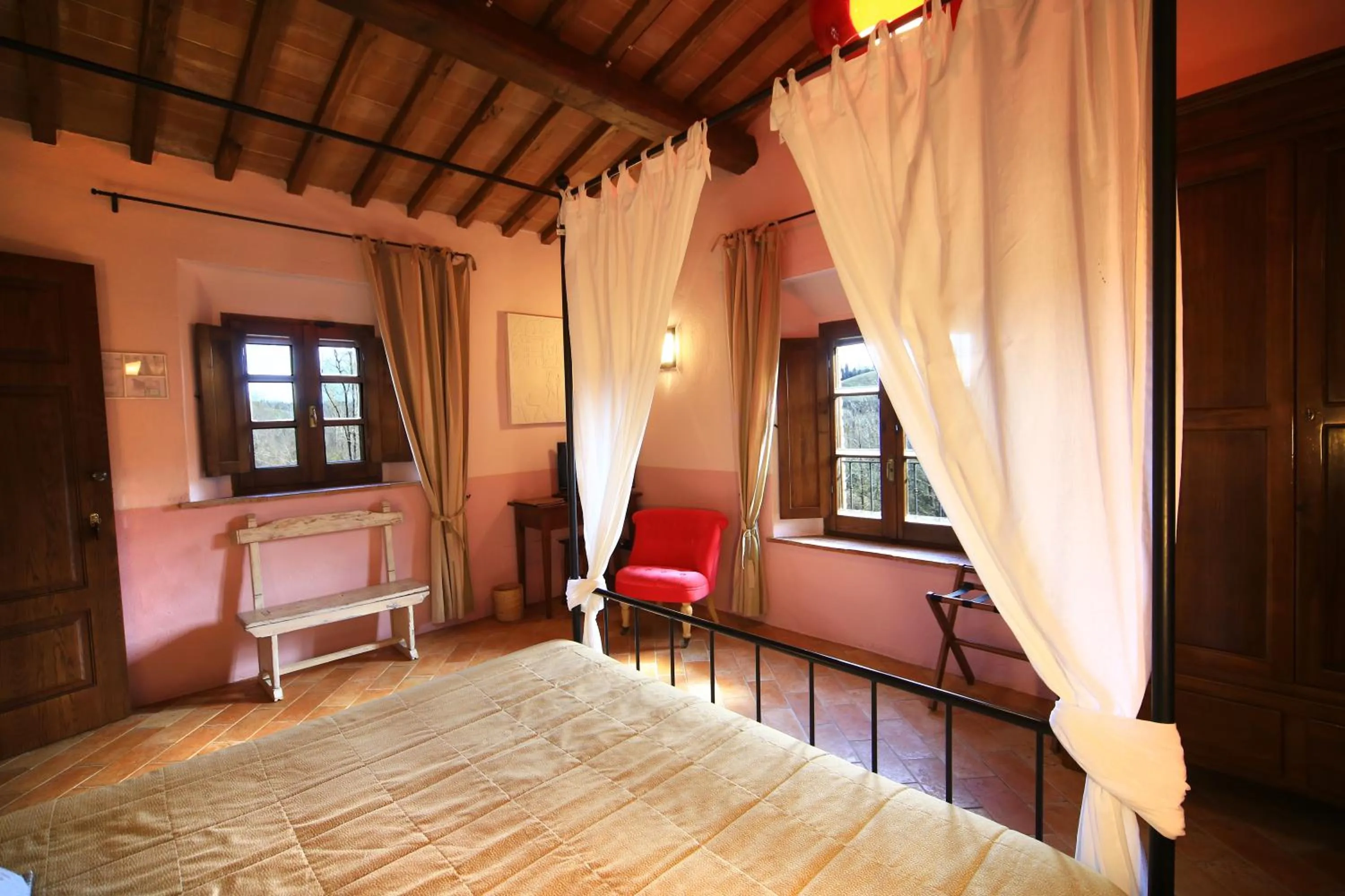 Photo of the whole room, Bed in Molino Di Foci