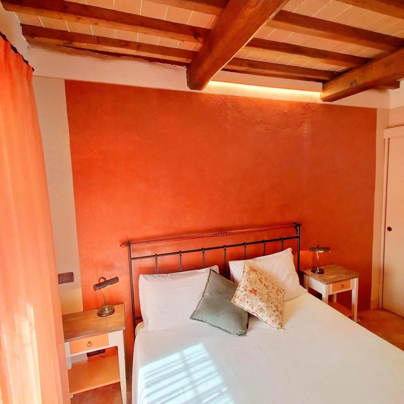 Photo of the whole room, Bed in Molino Di Foci
