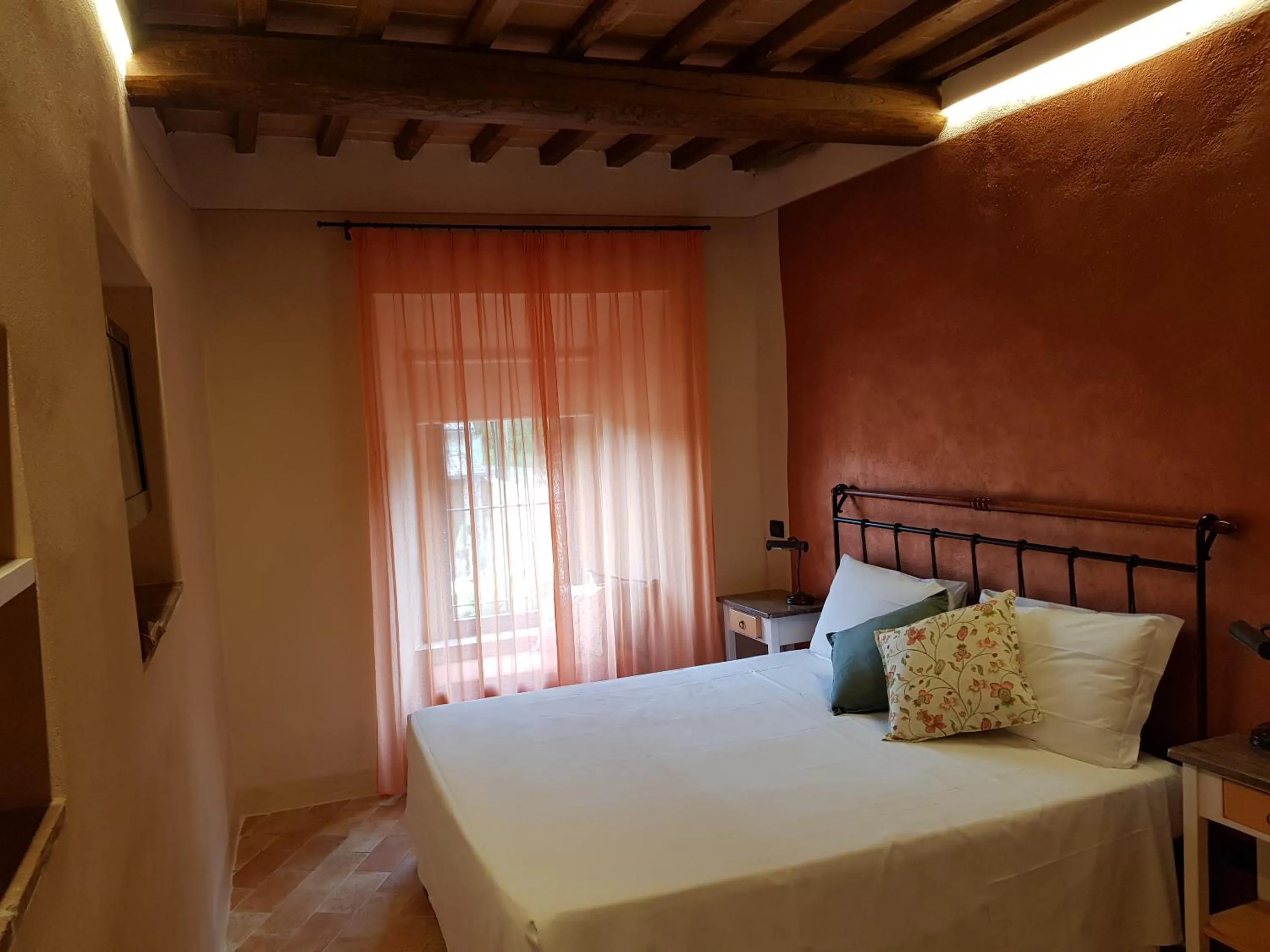 Photo of the whole room, Bed in Molino Di Foci