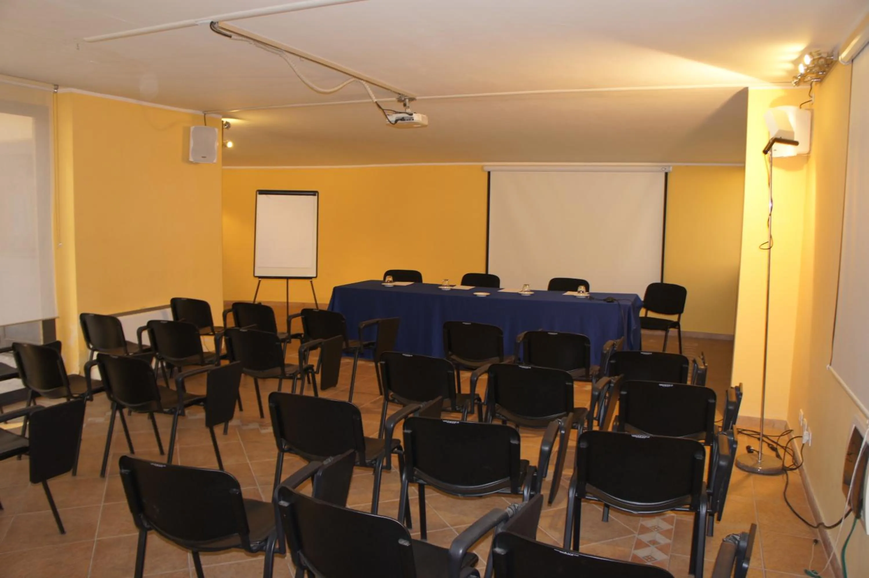Business facilities in Hotel Dimora Adriana