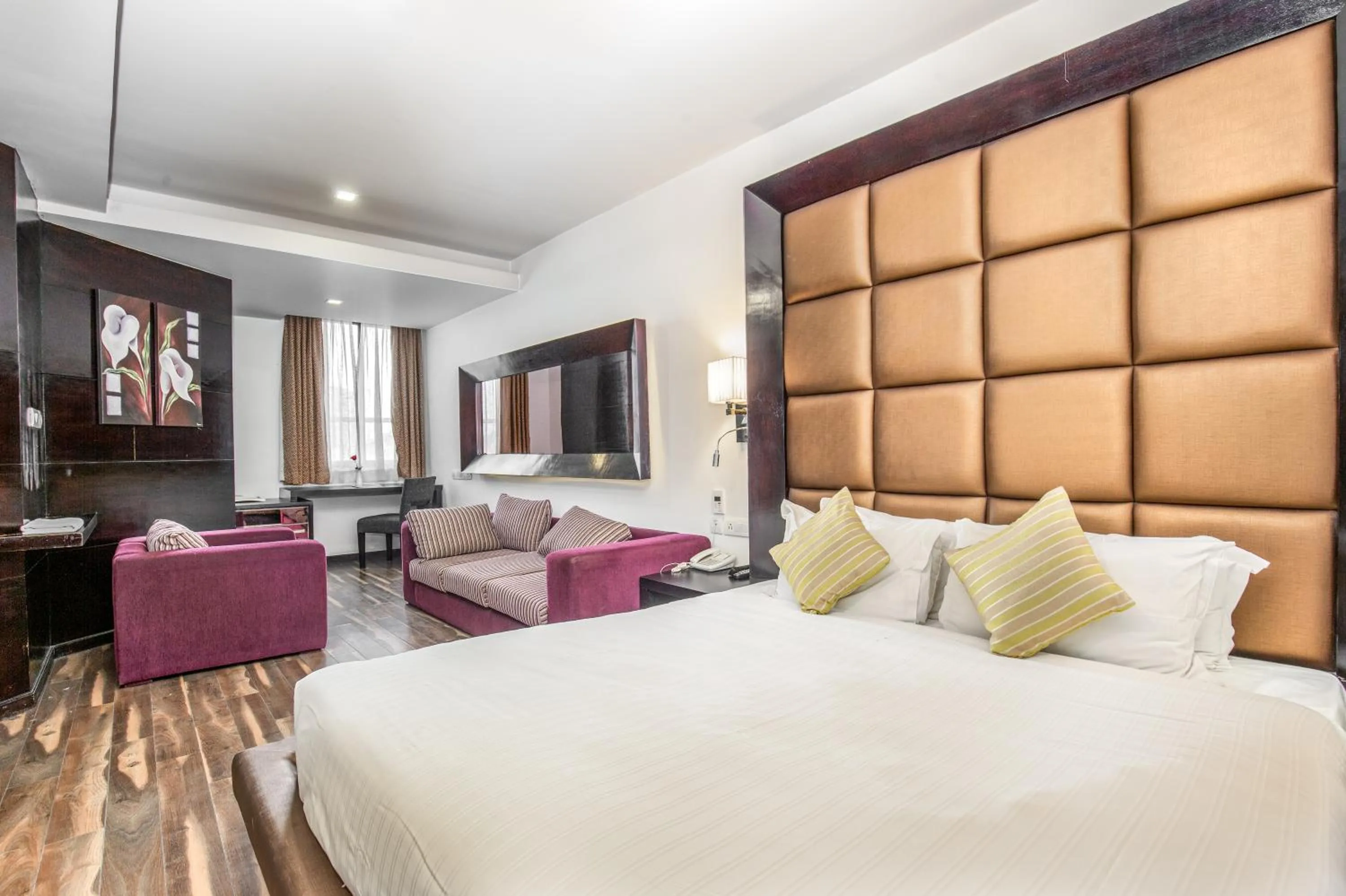 Photo of the whole room, Bed in Mahabir Palace