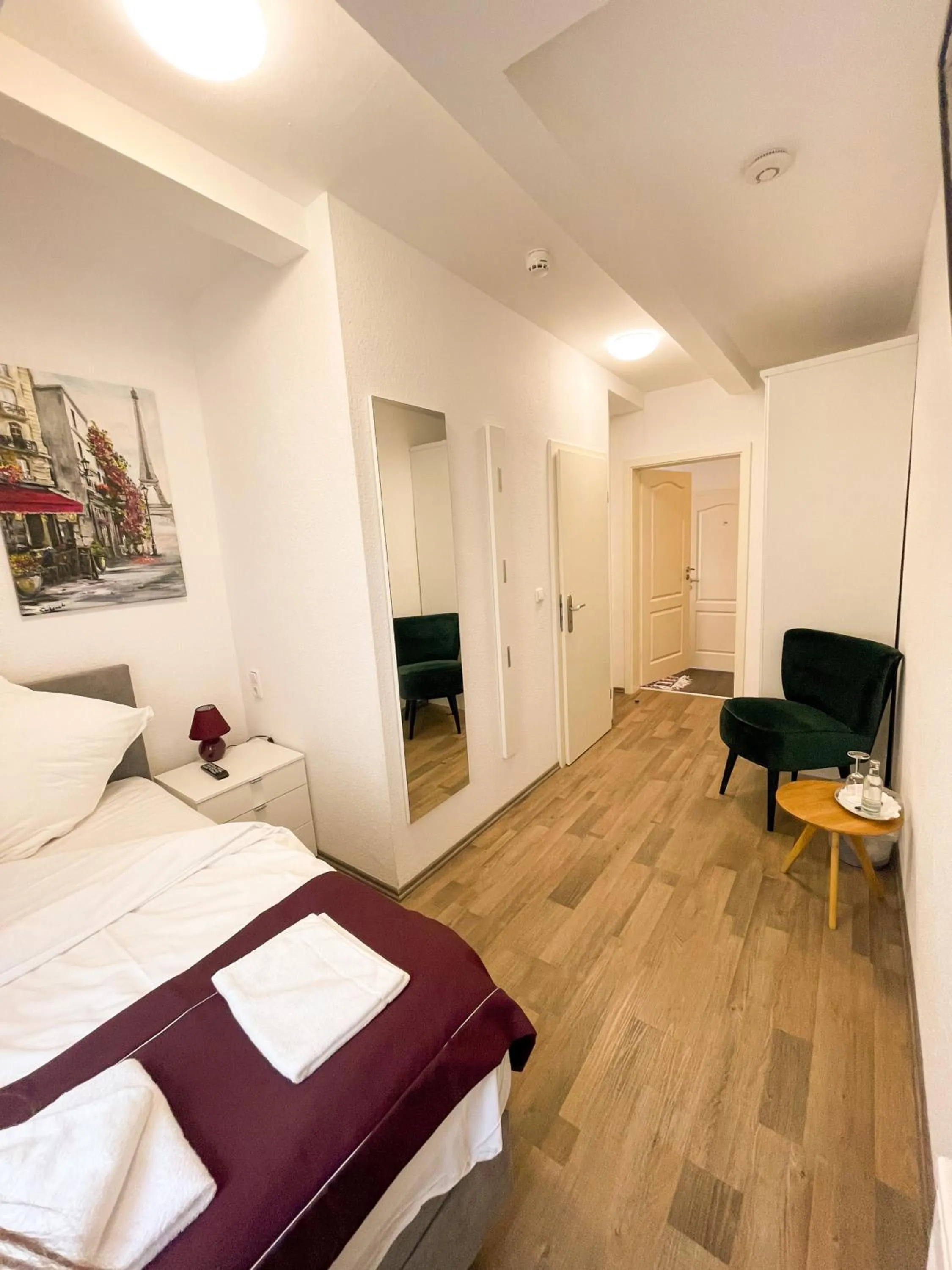 Photo of the whole room, Bed in Hotel Kronenkurve