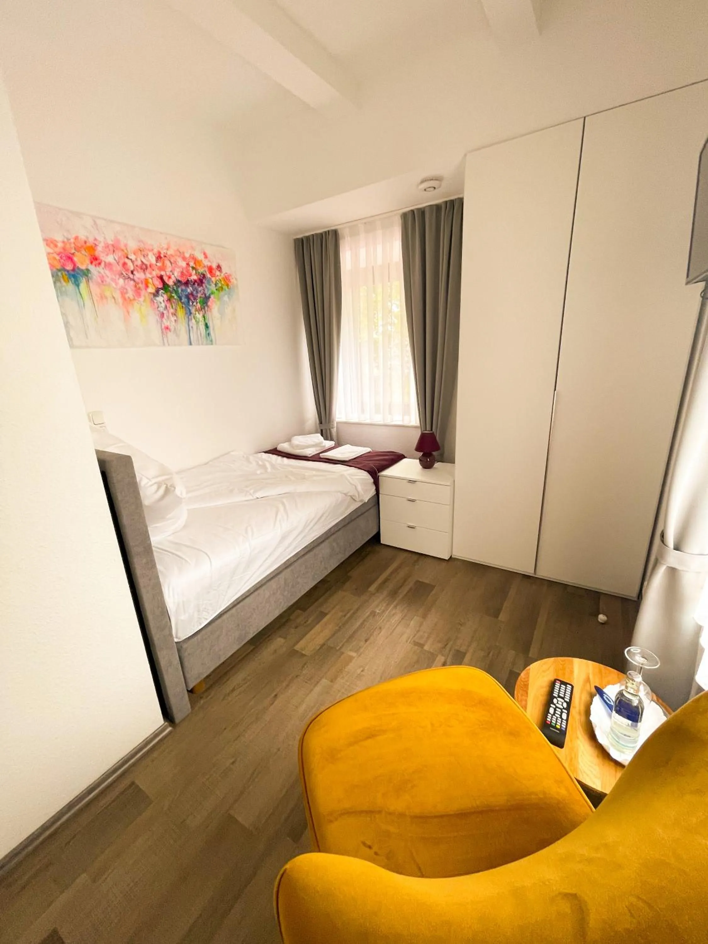 Photo of the whole room, Bed in Hotel Kronenkurve