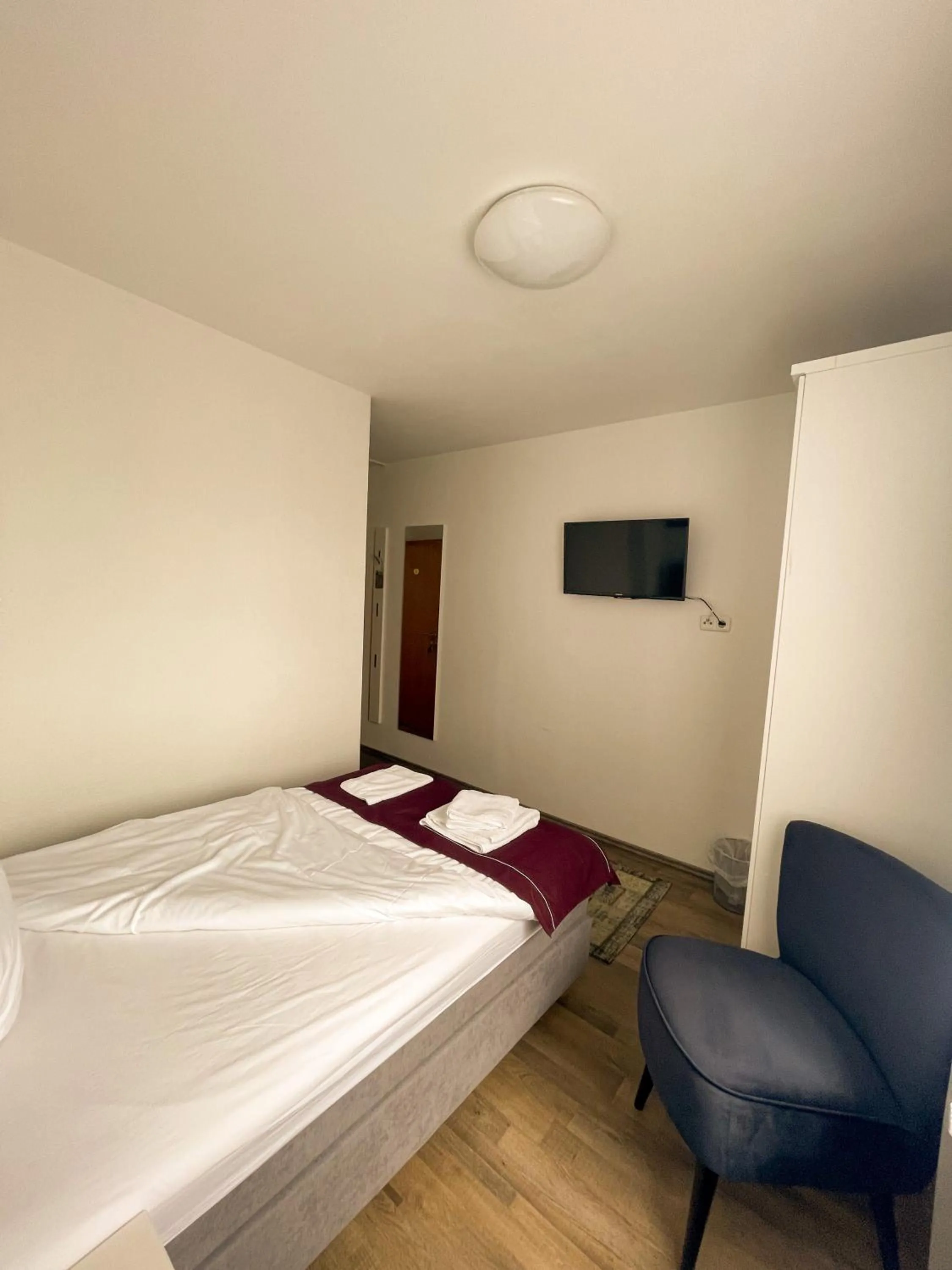 Photo of the whole room, Bed in Hotel Kronenkurve