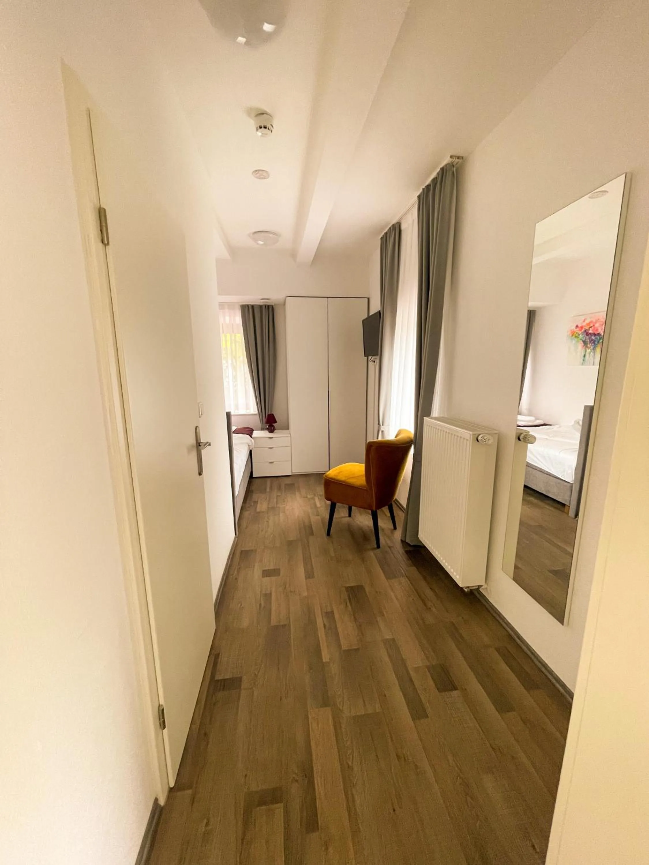 Photo of the whole room in Hotel Kronenkurve