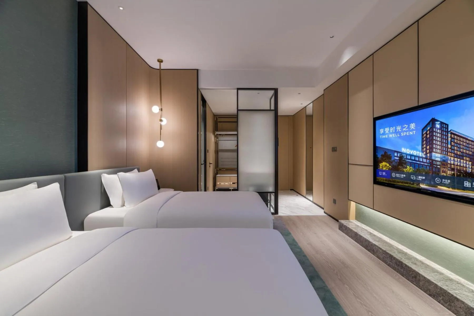 TV and multimedia, Bed in Novotel Shanghai Caohejing