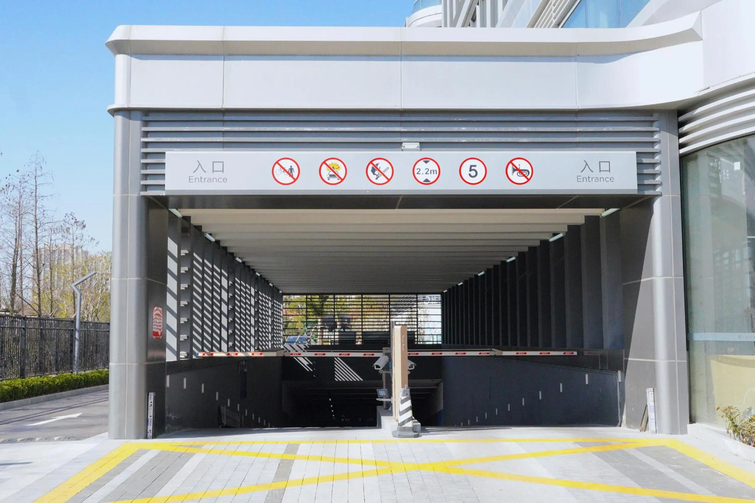 Parking in Novotel Shanghai Caohejing