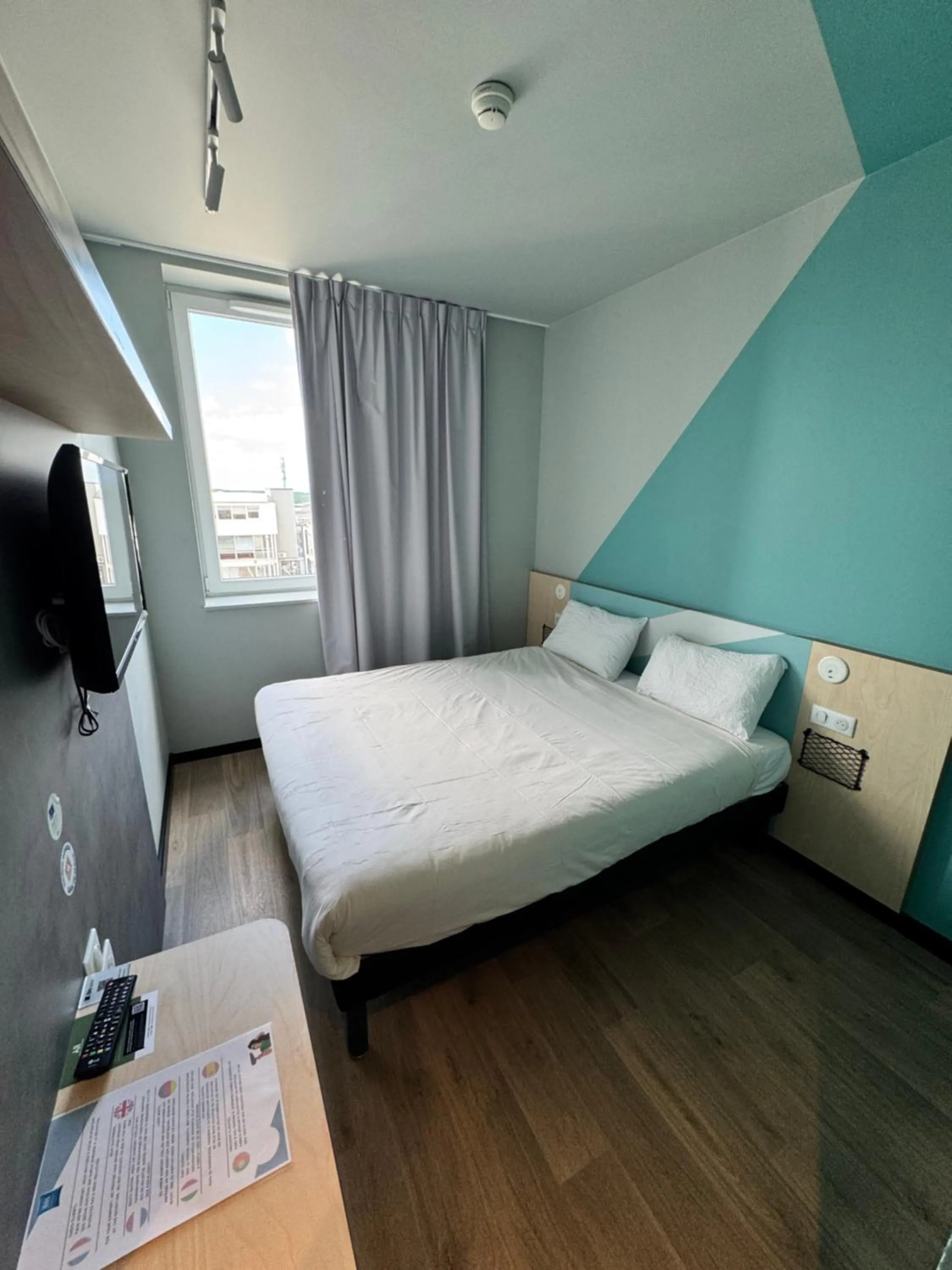 Bed in ibis budget Nancy Laxou