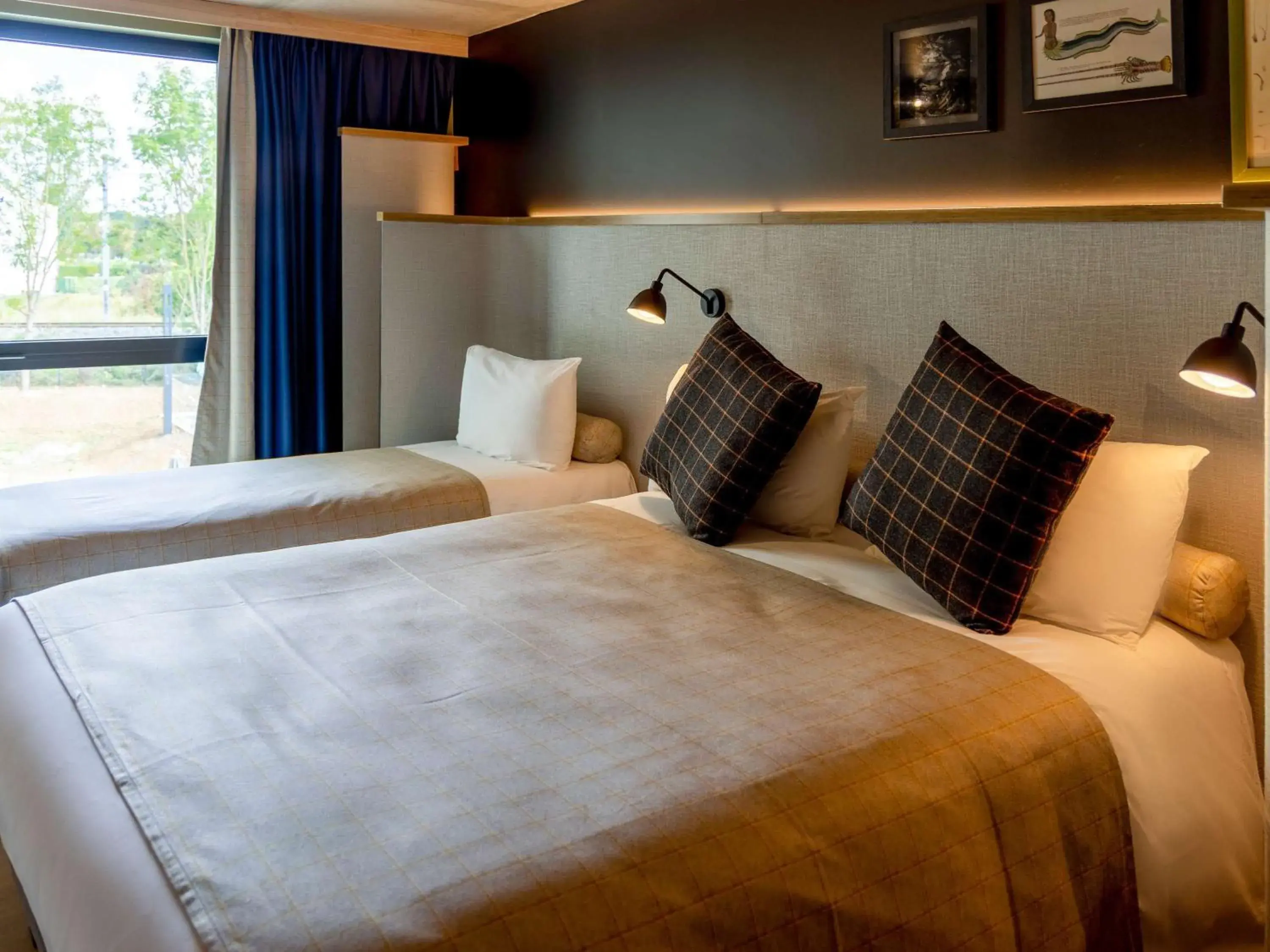 Bedroom, Bed in greet Hotel La Rochelle Centre Bedroom, Bed in greet Hotel La Rochelle Centre