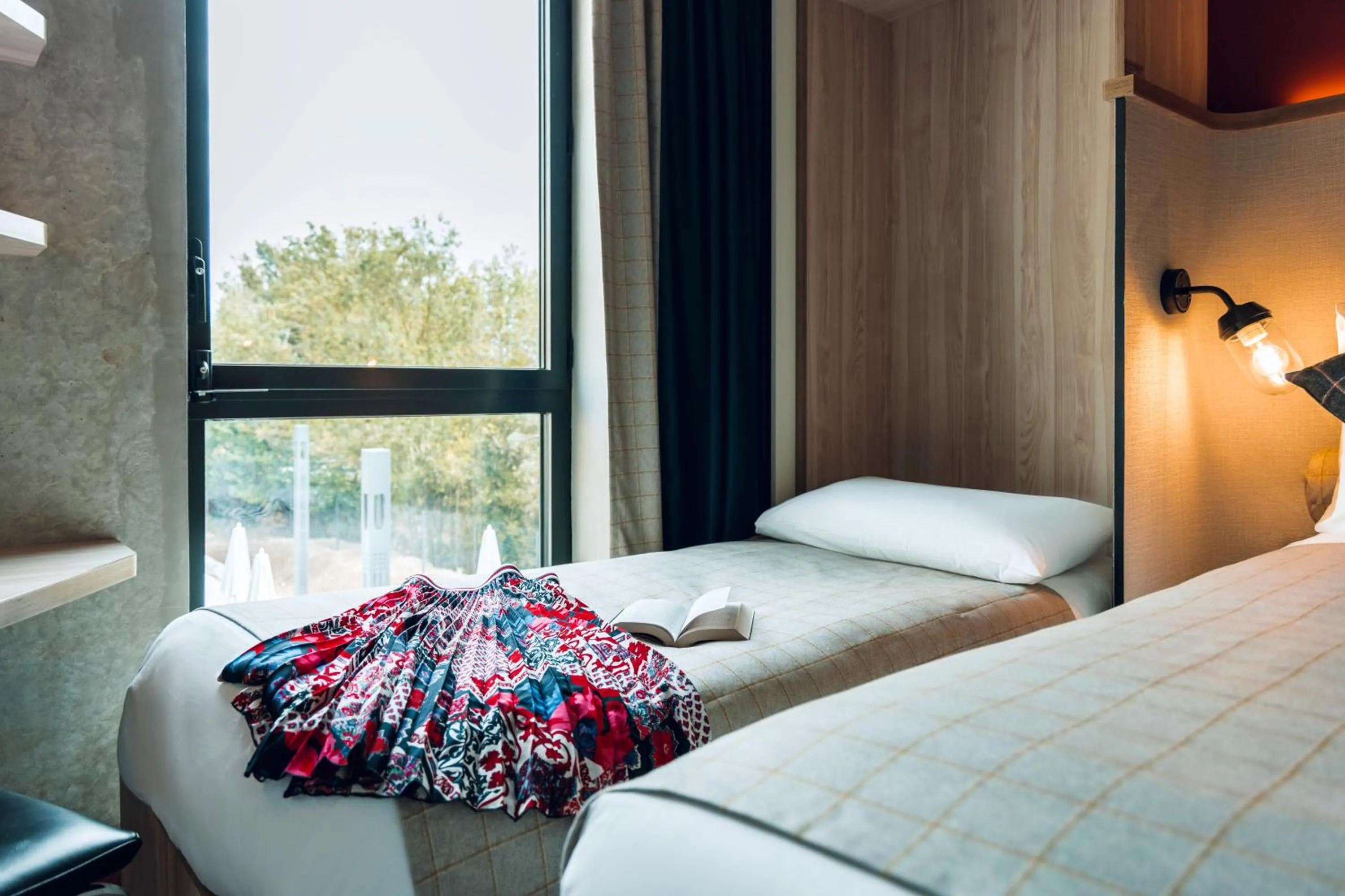 Bedroom, Bed in ibis Styles La Rochelle Centre Gare