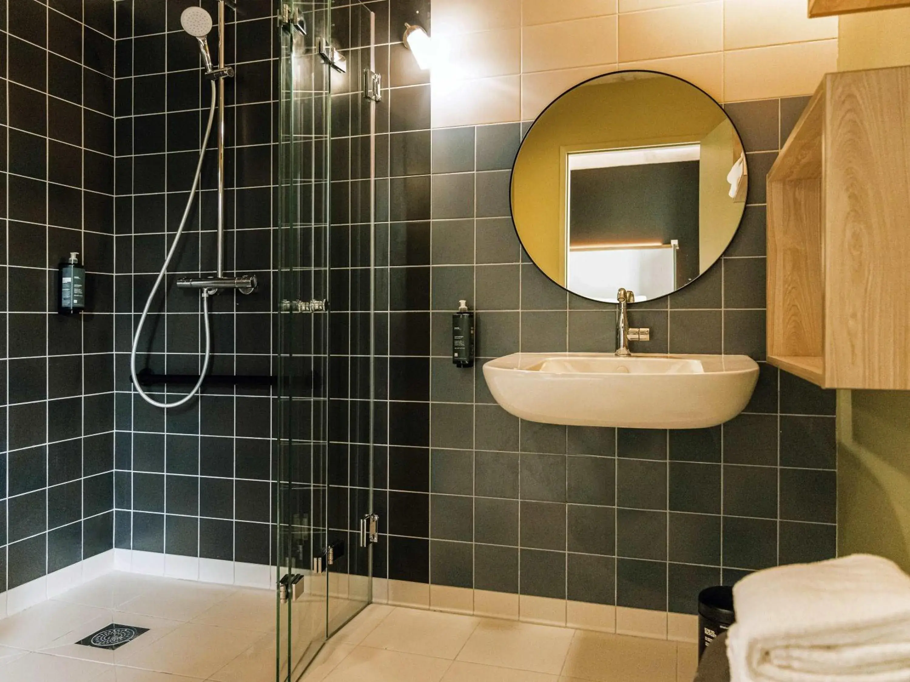 Bedroom in ibis Styles La Rochelle Centre Gare Bedroom in ibis Styles La Rochelle Centre Gare