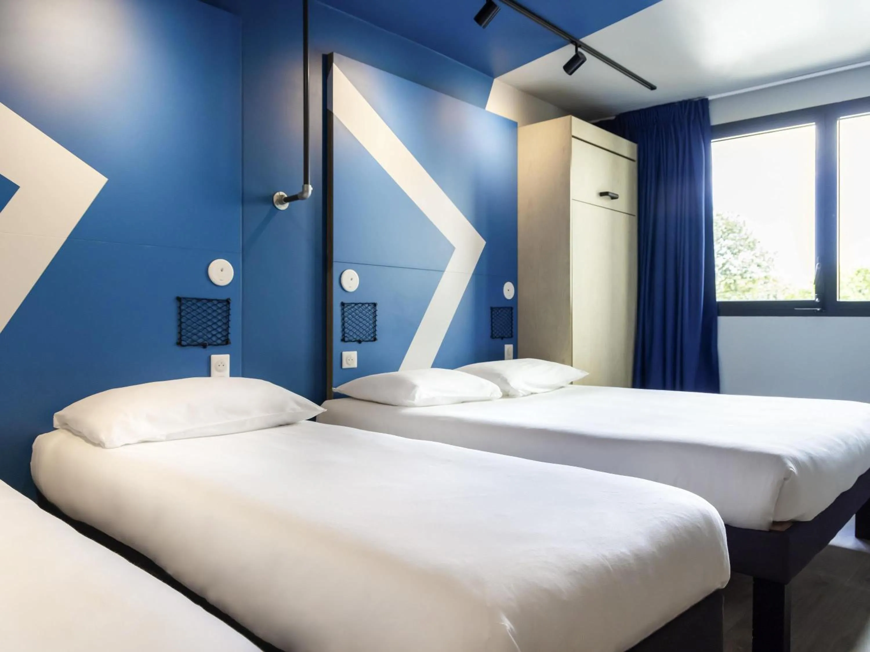 Bedroom, Bed in ibis Budget La Rochelle Centre gare