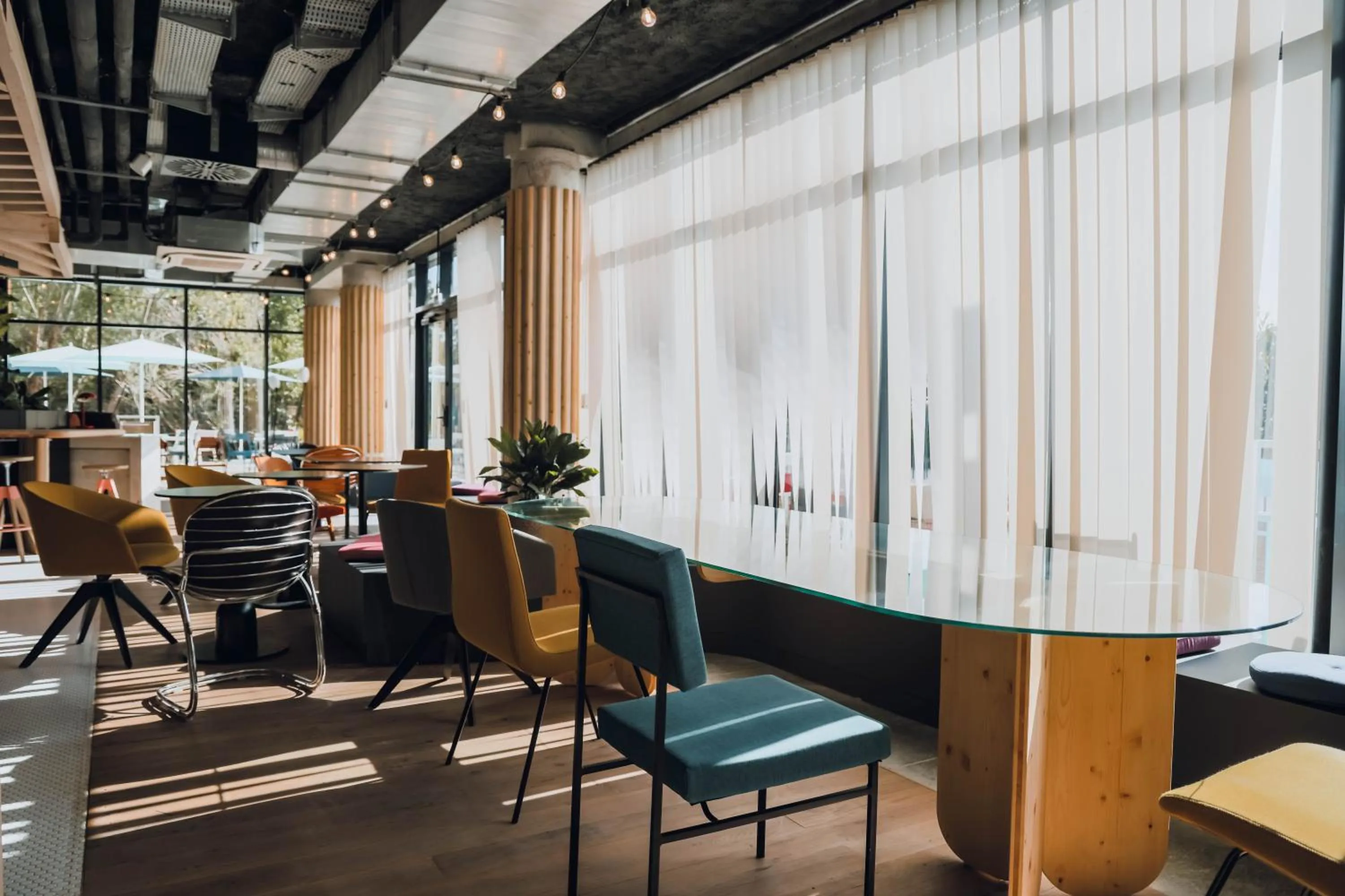 Lounge or bar in ibis Budget La Rochelle Centre gare