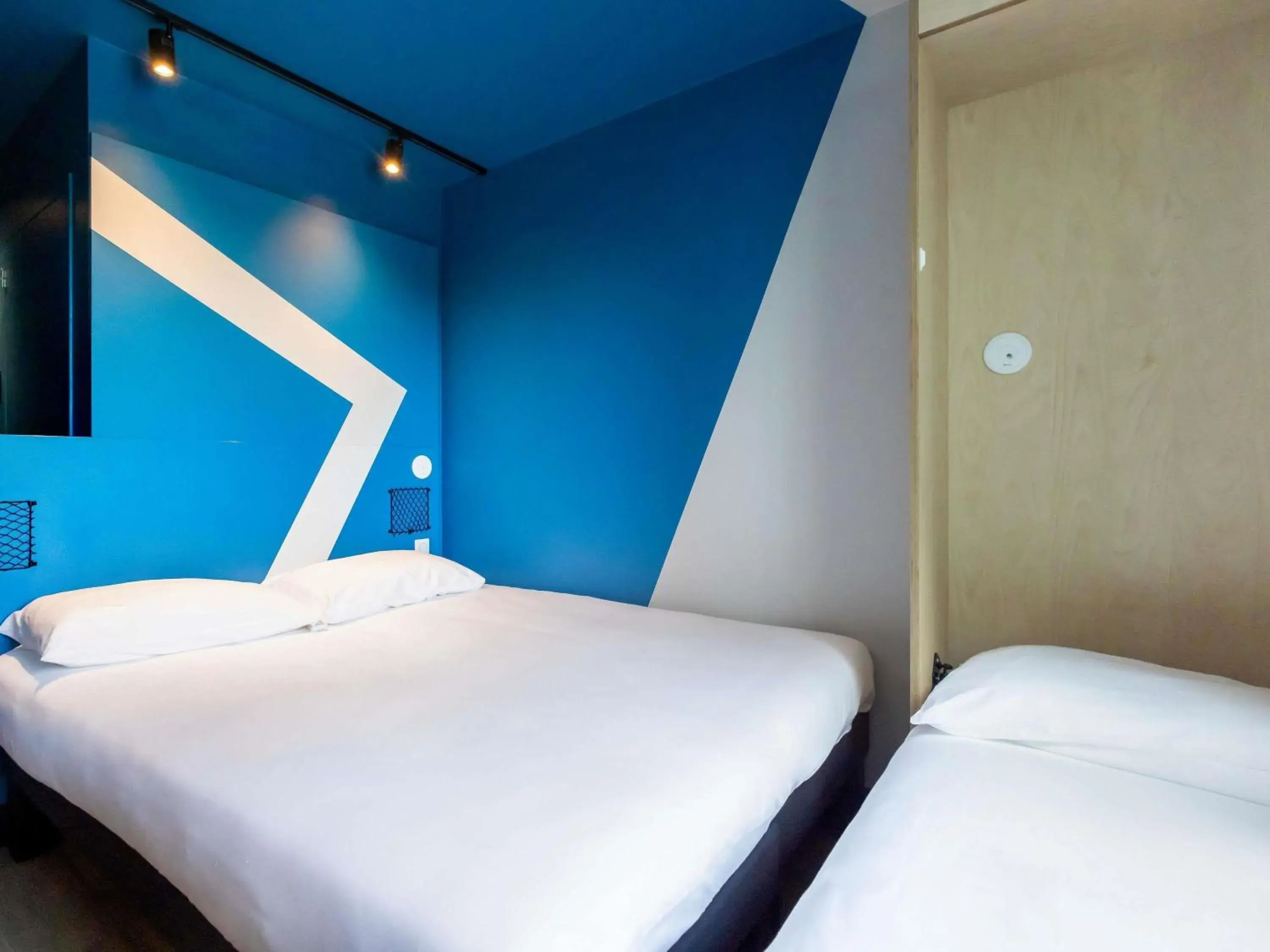 Property building, Bed in ibis Budget La Rochelle Centre gare Property building, Bed in ibis Budget La Rochelle Centre gare