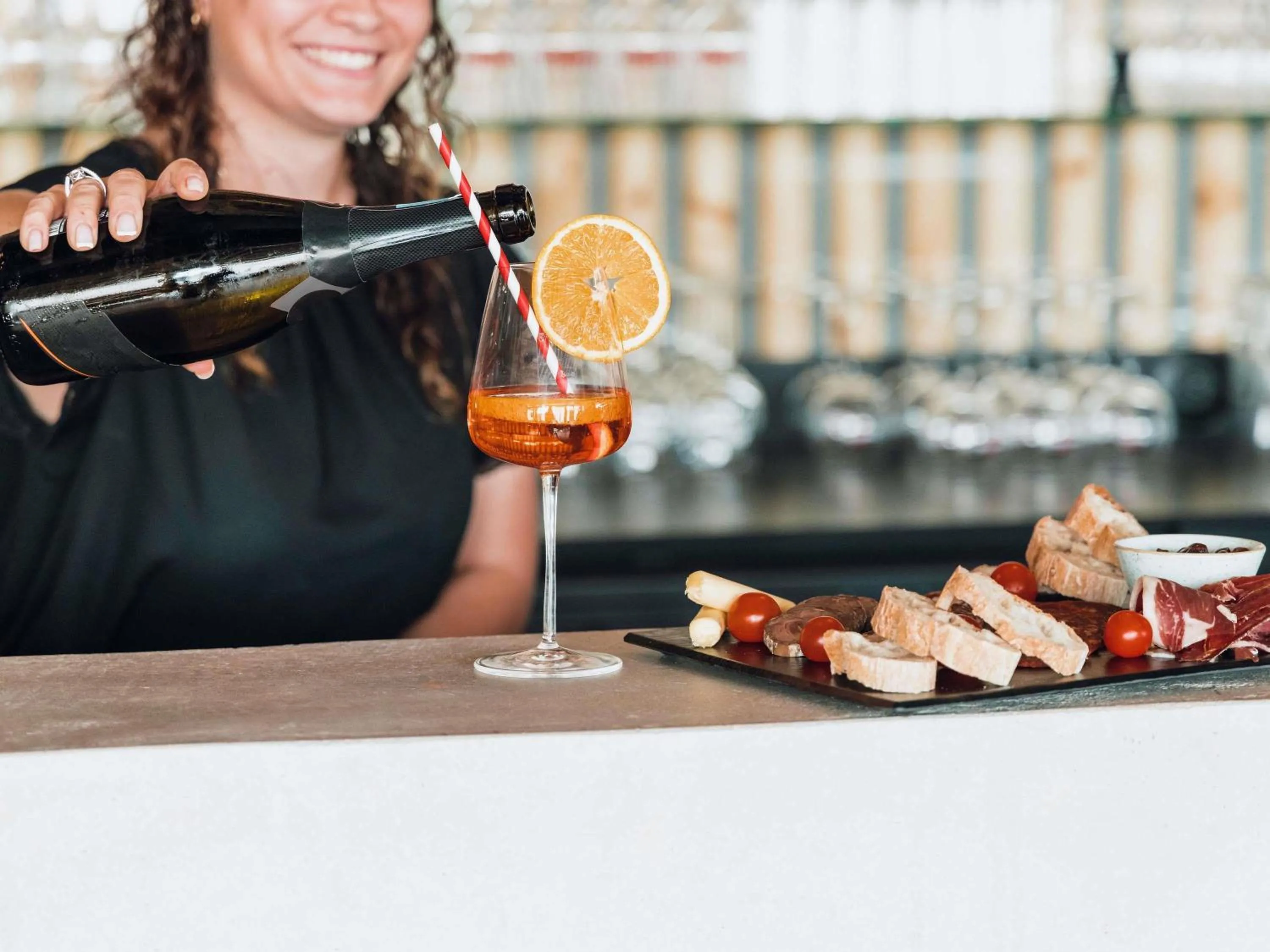 Lounge or bar in ibis Budget La Rochelle Centre gare