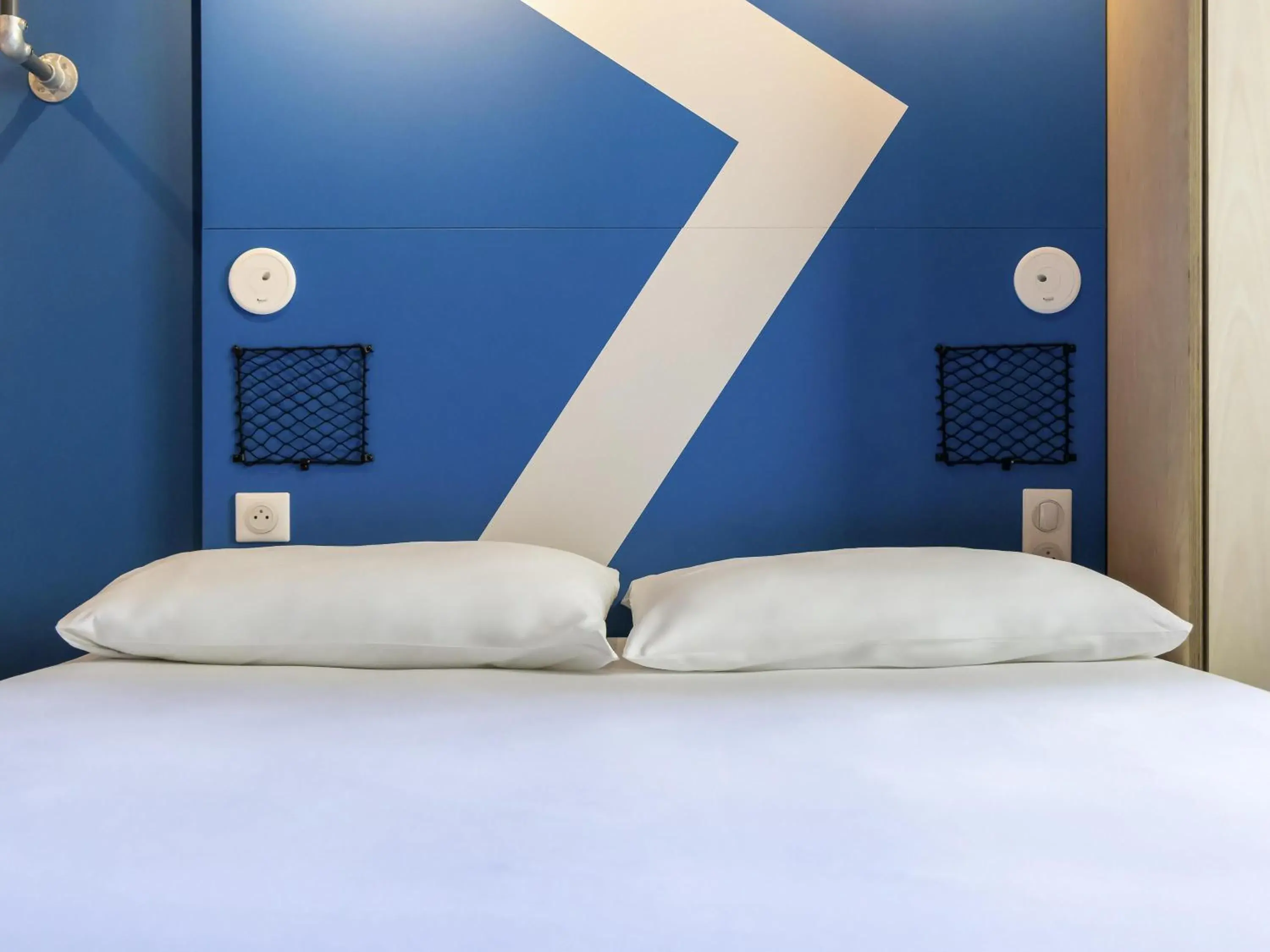 Bedroom, Bed in ibis Budget La Rochelle Centre gare Bedroom, Bed in ibis Budget La Rochelle Centre gare