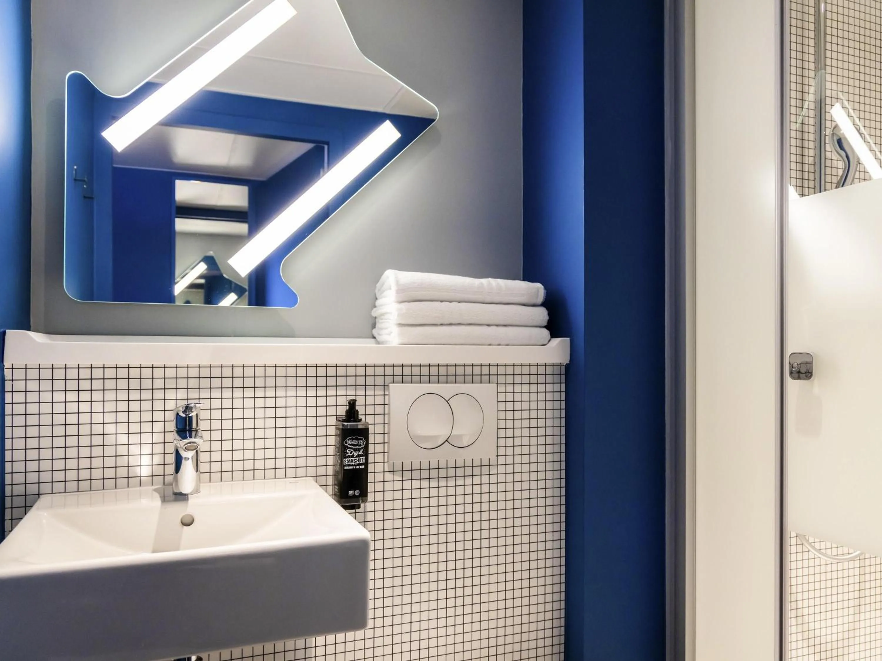 Bedroom in ibis Budget La Rochelle Centre gare