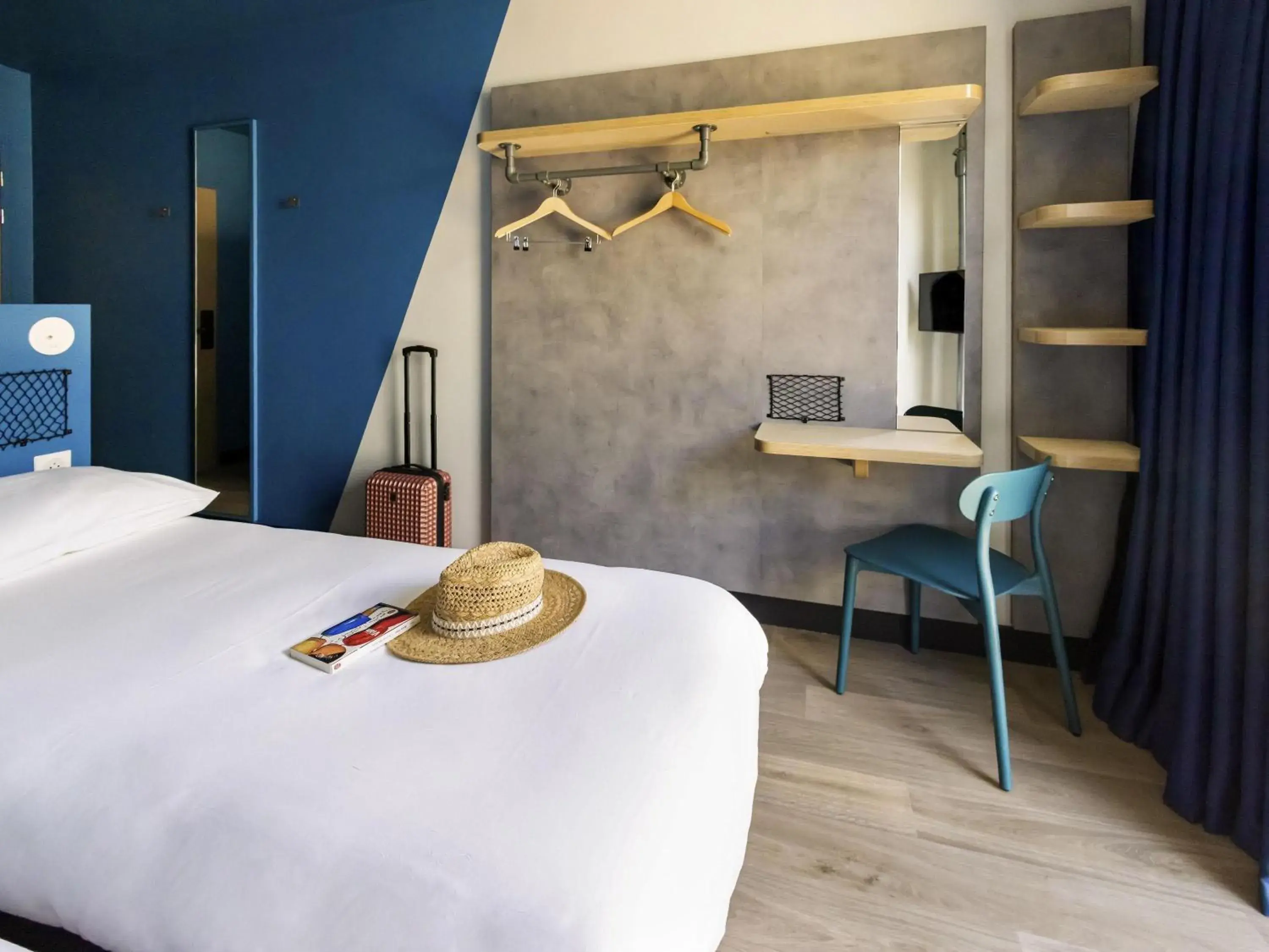 Bedroom, Bed in ibis Budget La Rochelle Centre gare Bedroom, Bed in ibis Budget La Rochelle Centre gare