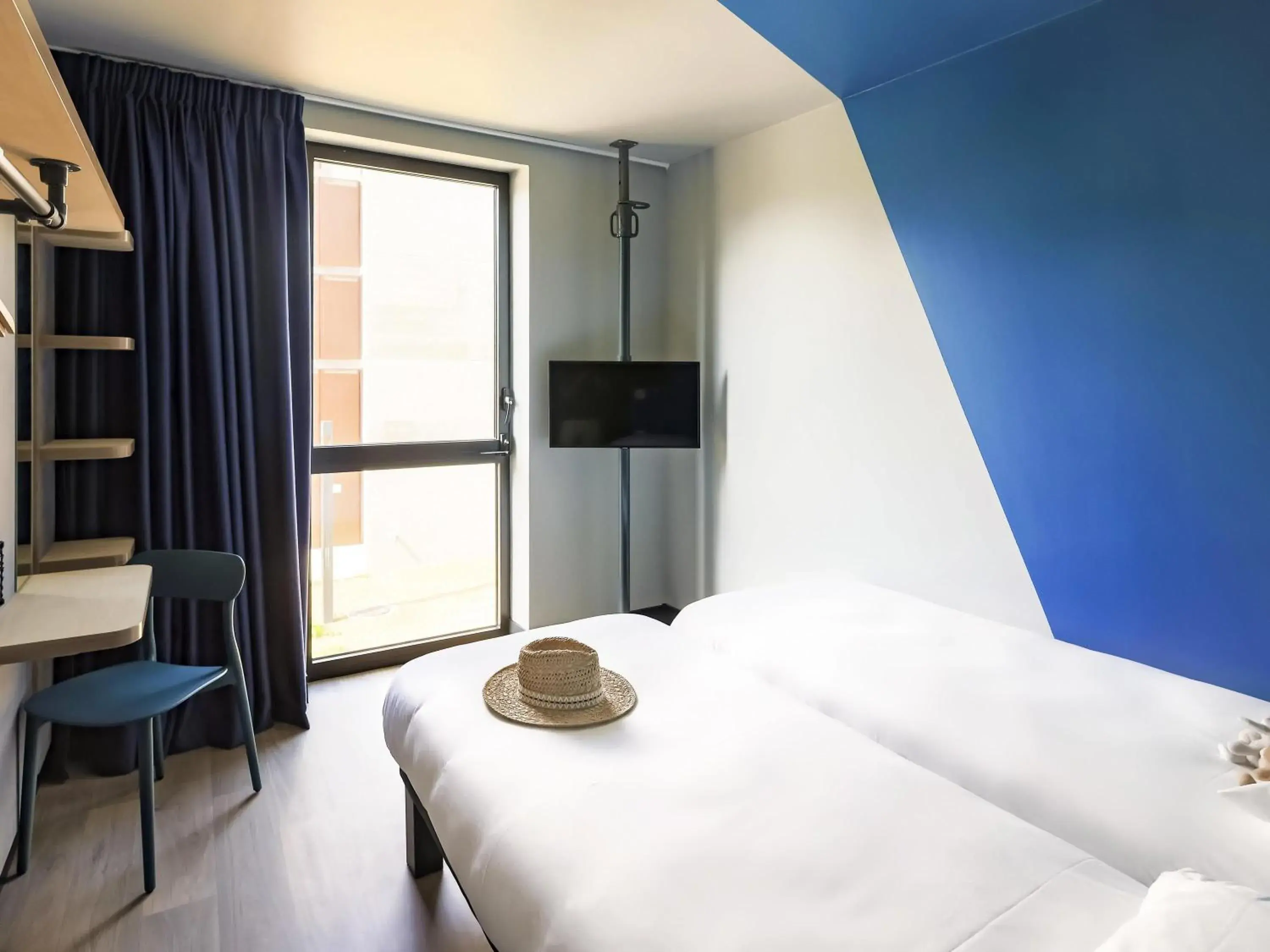 Bedroom, Bed in ibis Budget La Rochelle Centre gare Bedroom, Bed in ibis Budget La Rochelle Centre gare