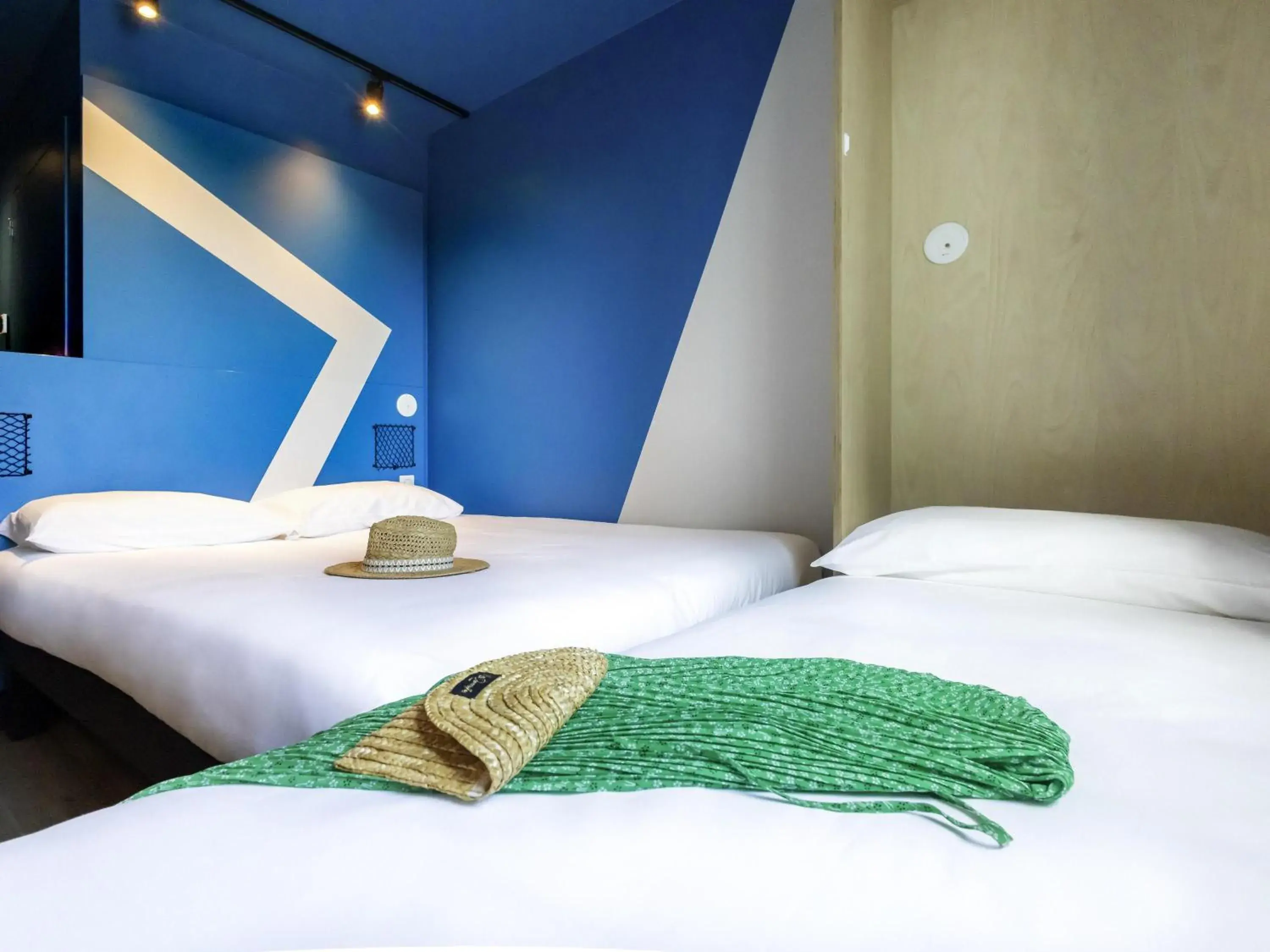 Bedroom, Bed in ibis Budget La Rochelle Centre gare Bedroom, Bed in ibis Budget La Rochelle Centre gare