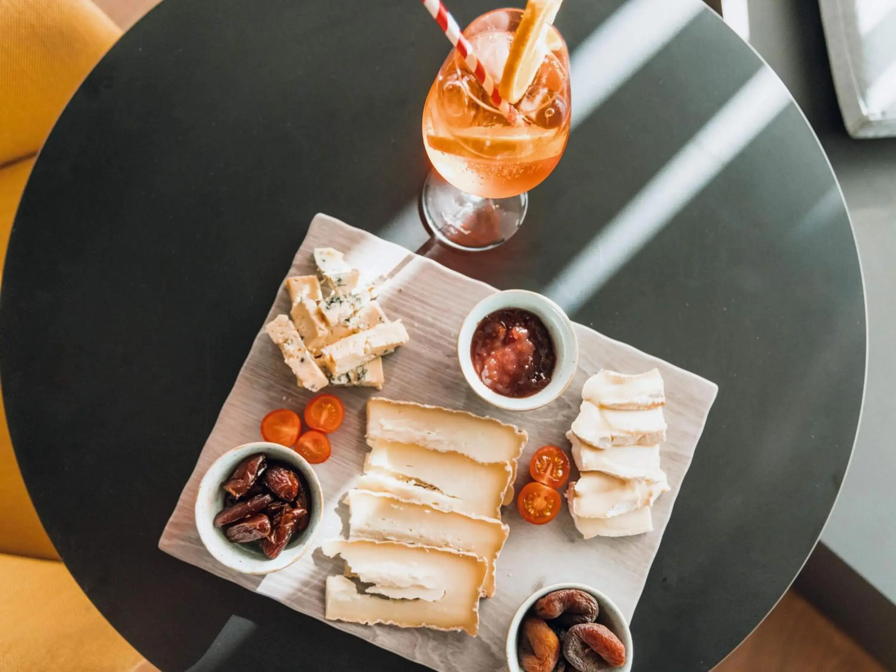 Lounge or bar in ibis Budget La Rochelle Centre gare Lounge or bar in ibis Budget La Rochelle Centre gare