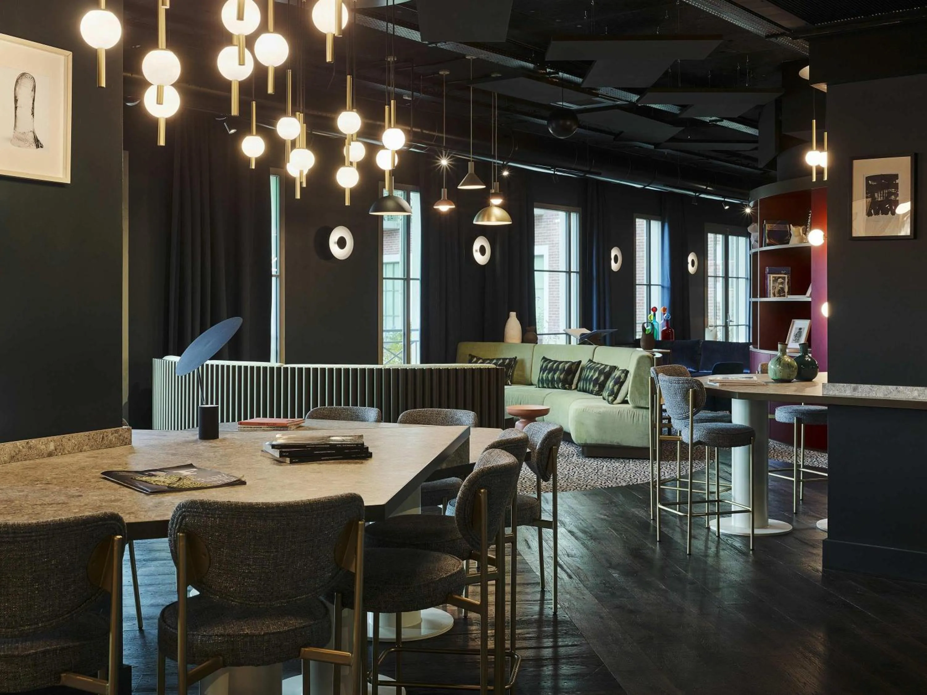 Lounge or bar in Mercure Hôtel Le Touquet