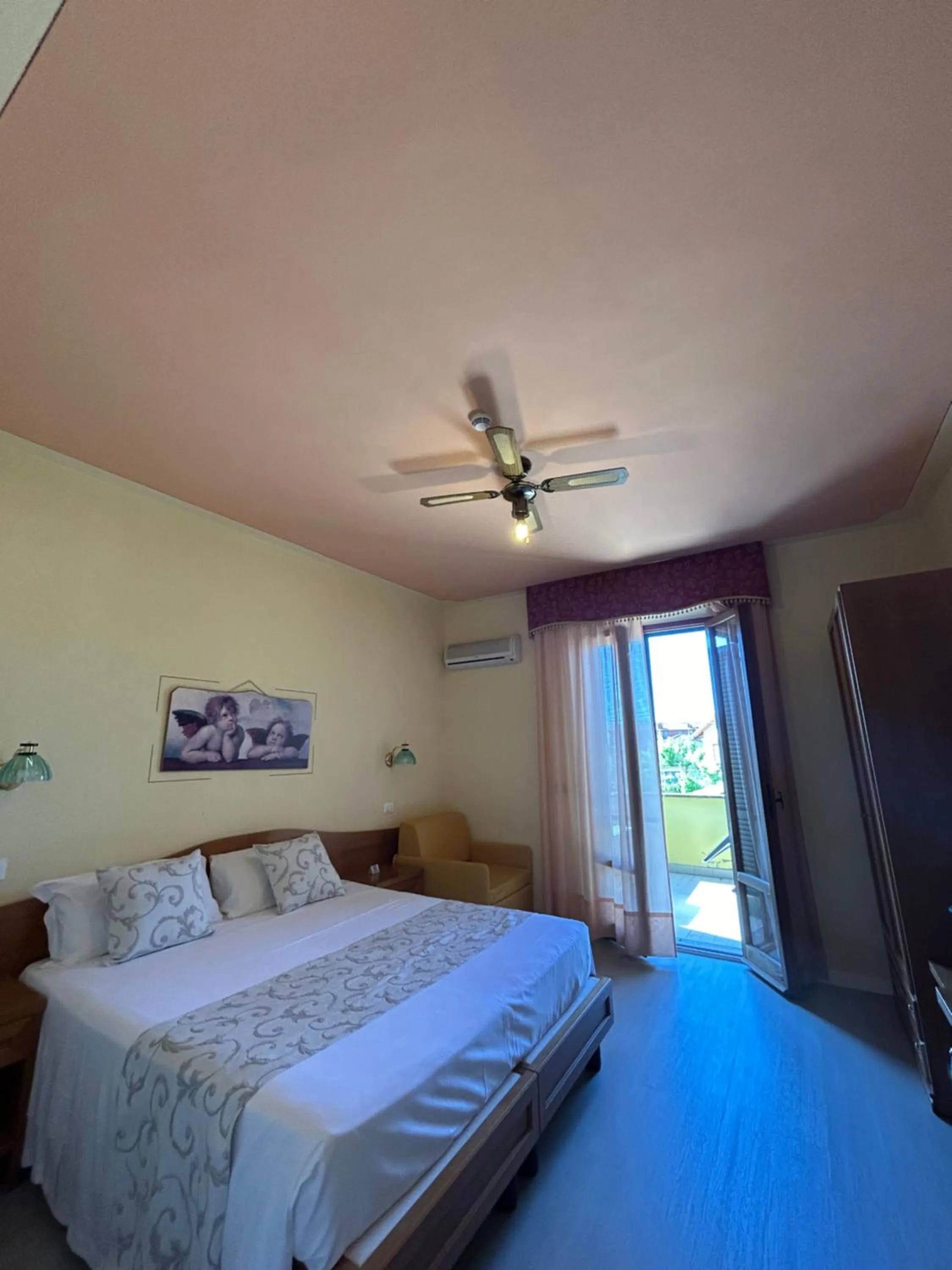 Property building, Bed in Hotel Duca Della Corgna