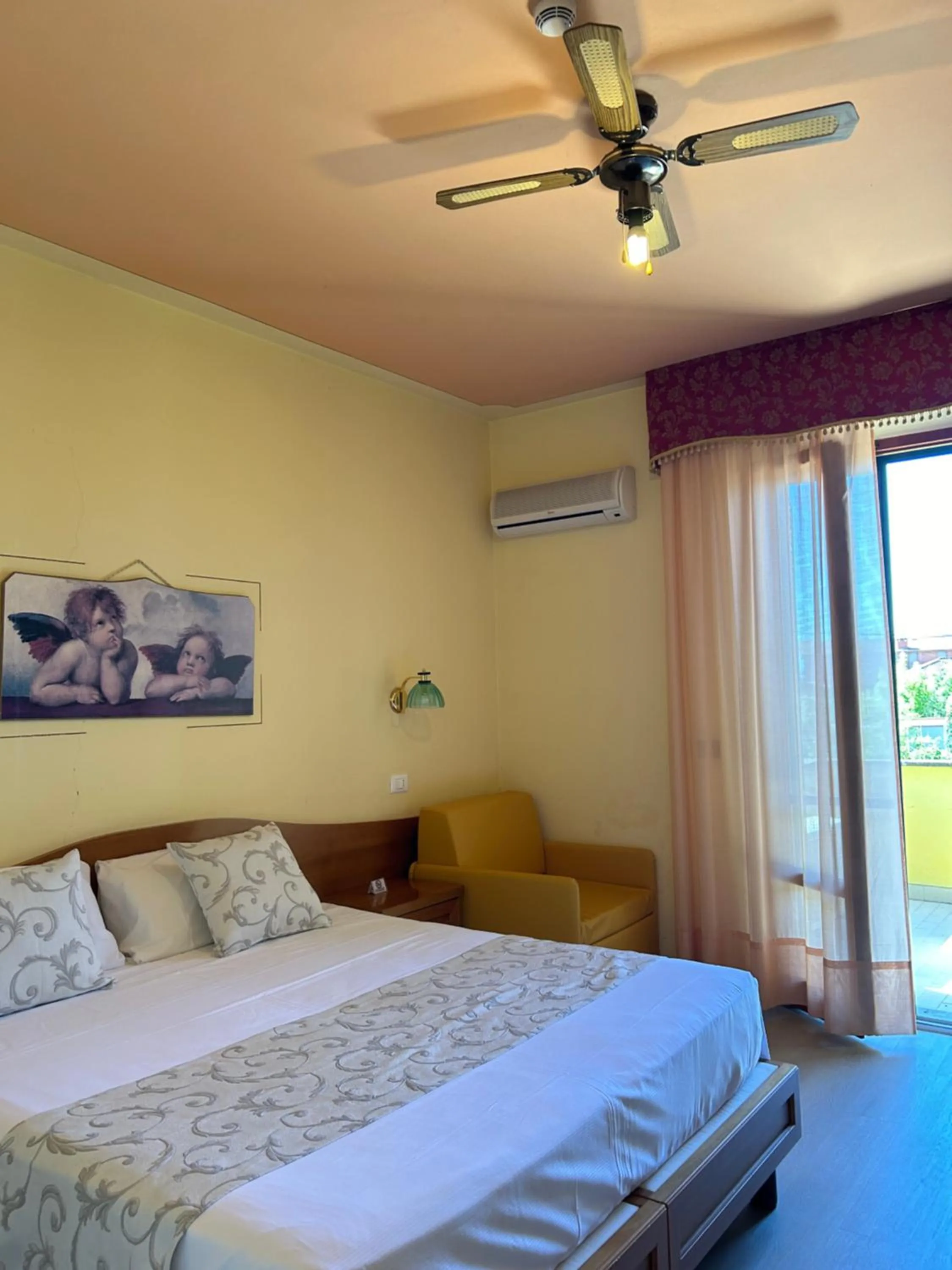 Bed in Hotel Duca Della Corgna