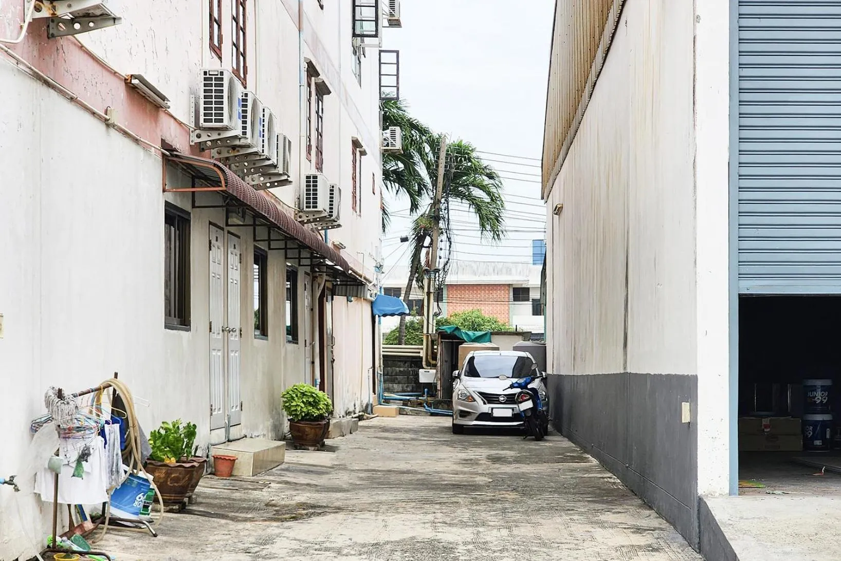 Parking in Freesia Bangphi Guest House