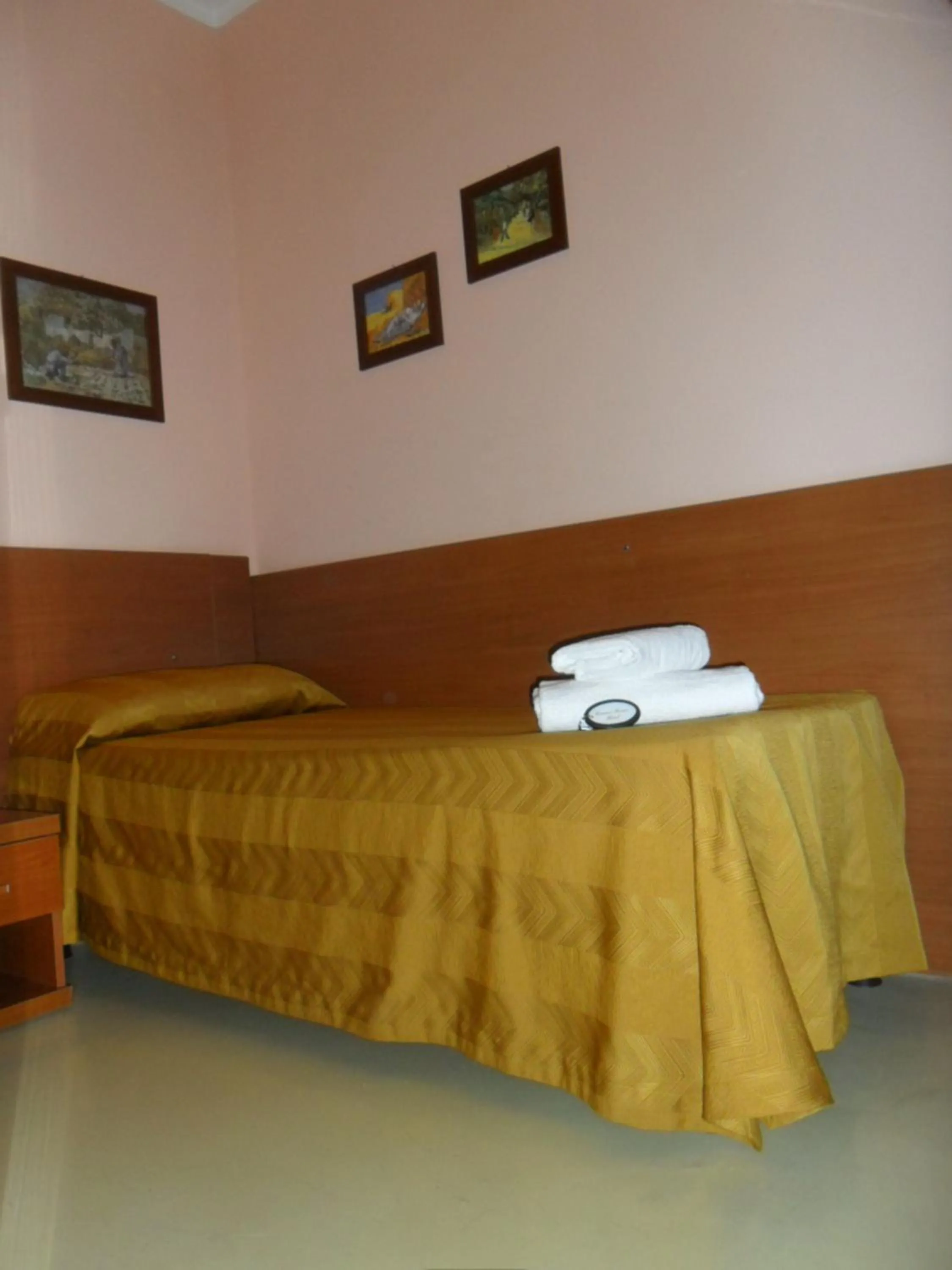 Decorative detail, Bed in Hotel Everest