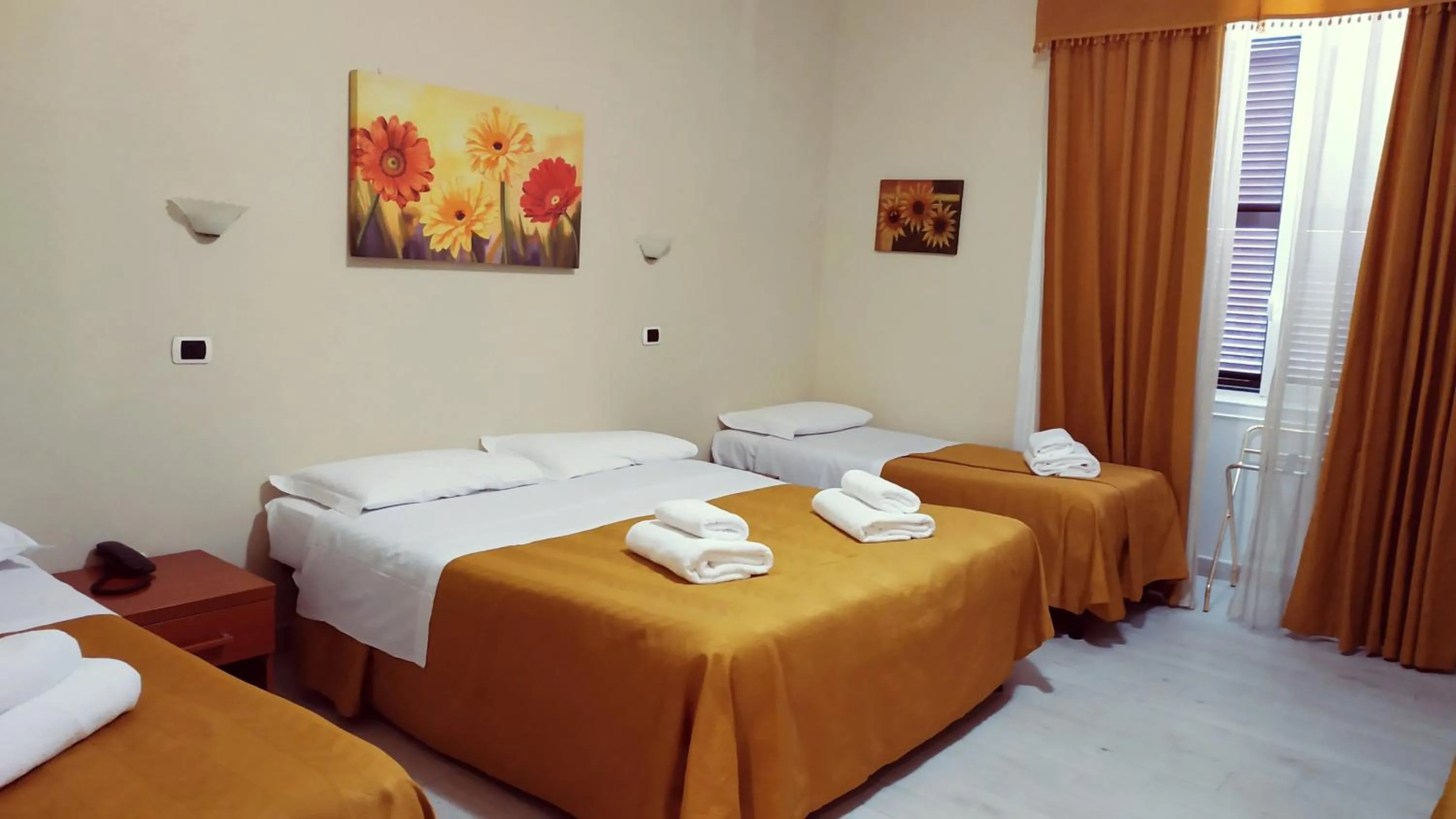 Bed in Hotel Everest