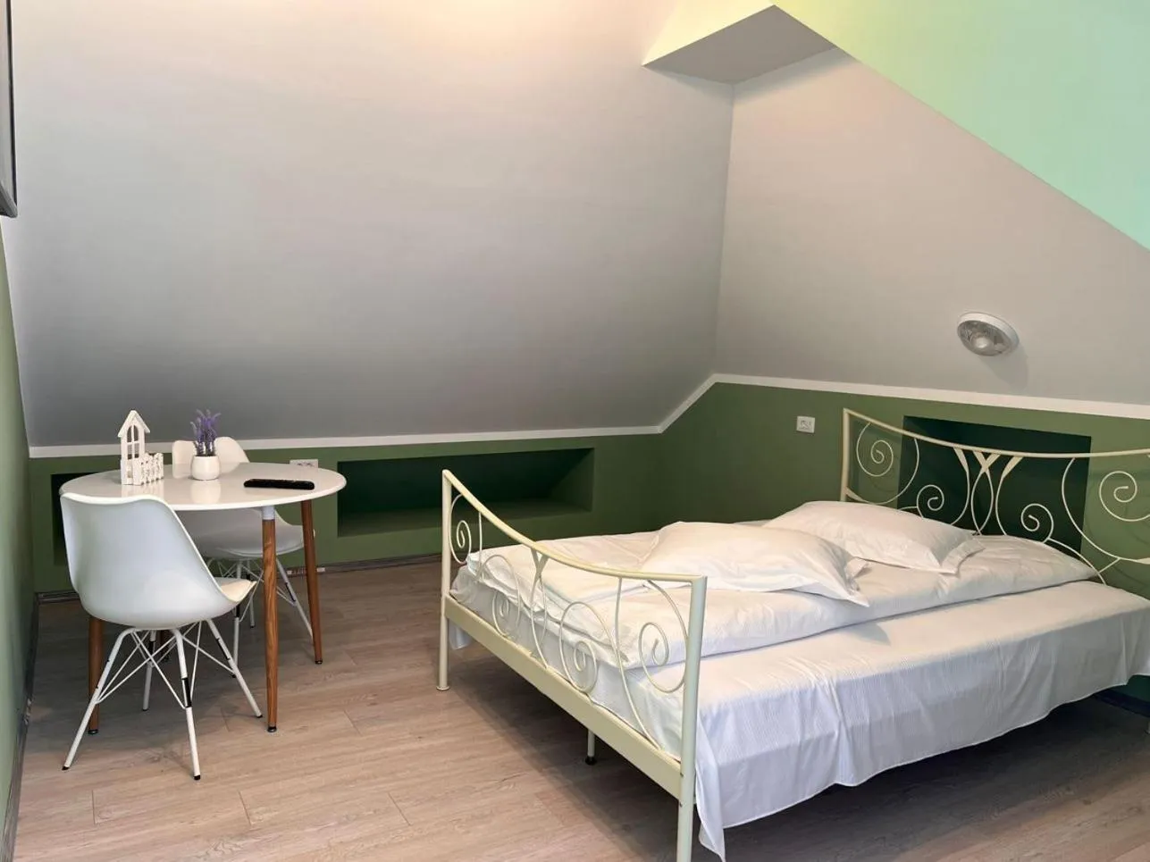 Bed in Premont Studios Ghimbav