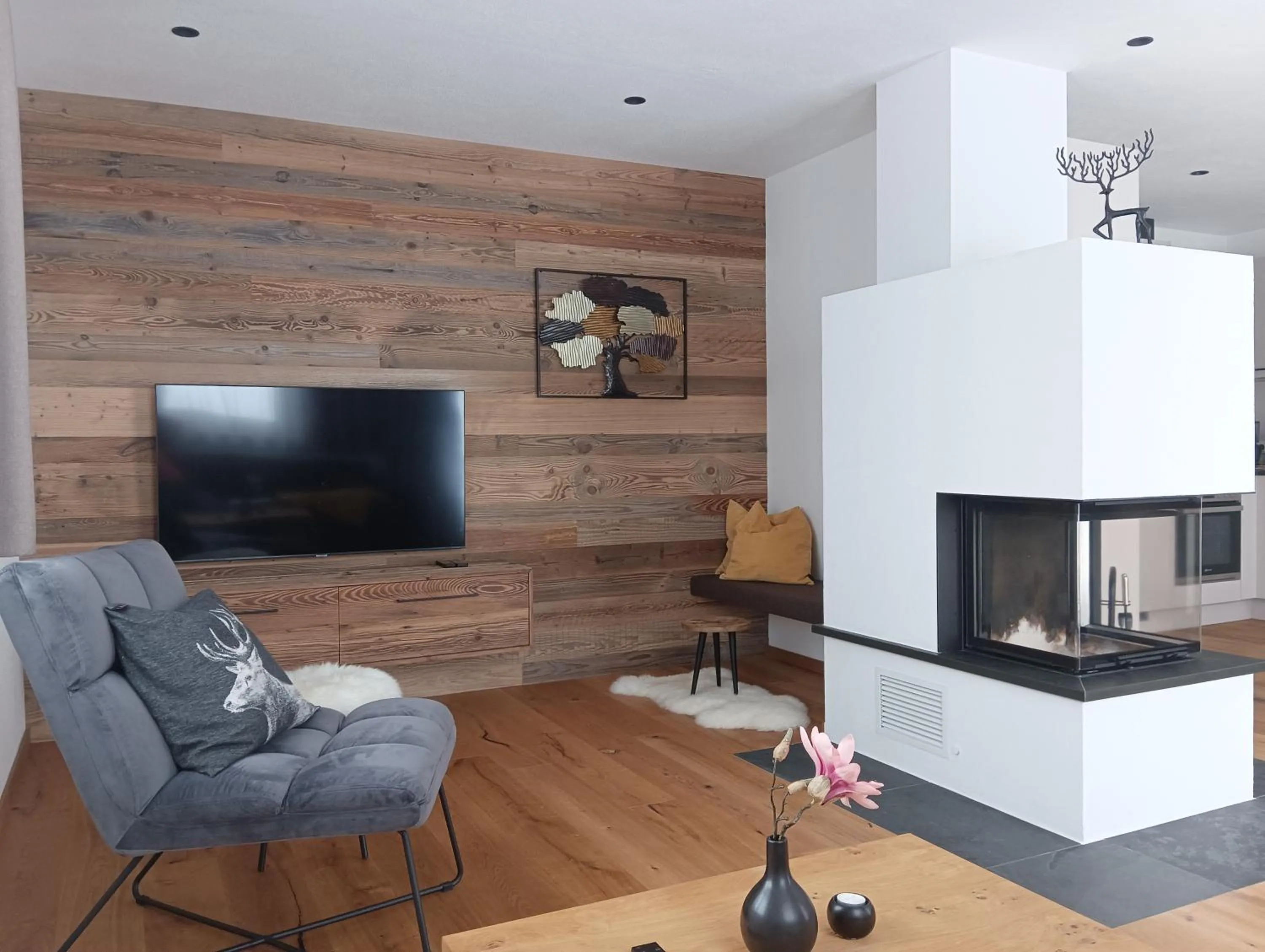 Communal lounge/ TV room in Alpin Residenzen Buchensteinwand St. Ulrich by Alpina-Holiday