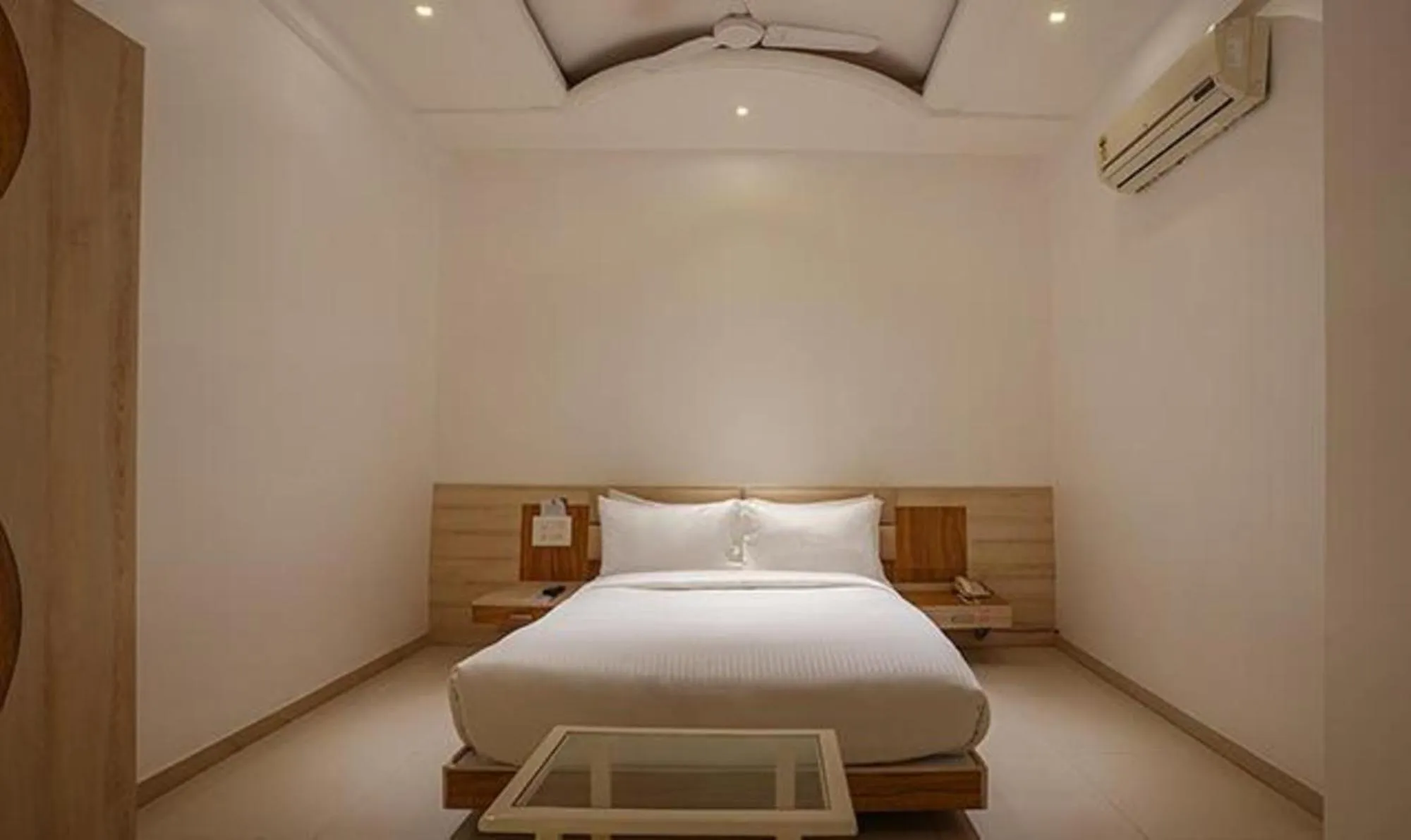 Bed in FabHotel Prime Rester Select - in chakan