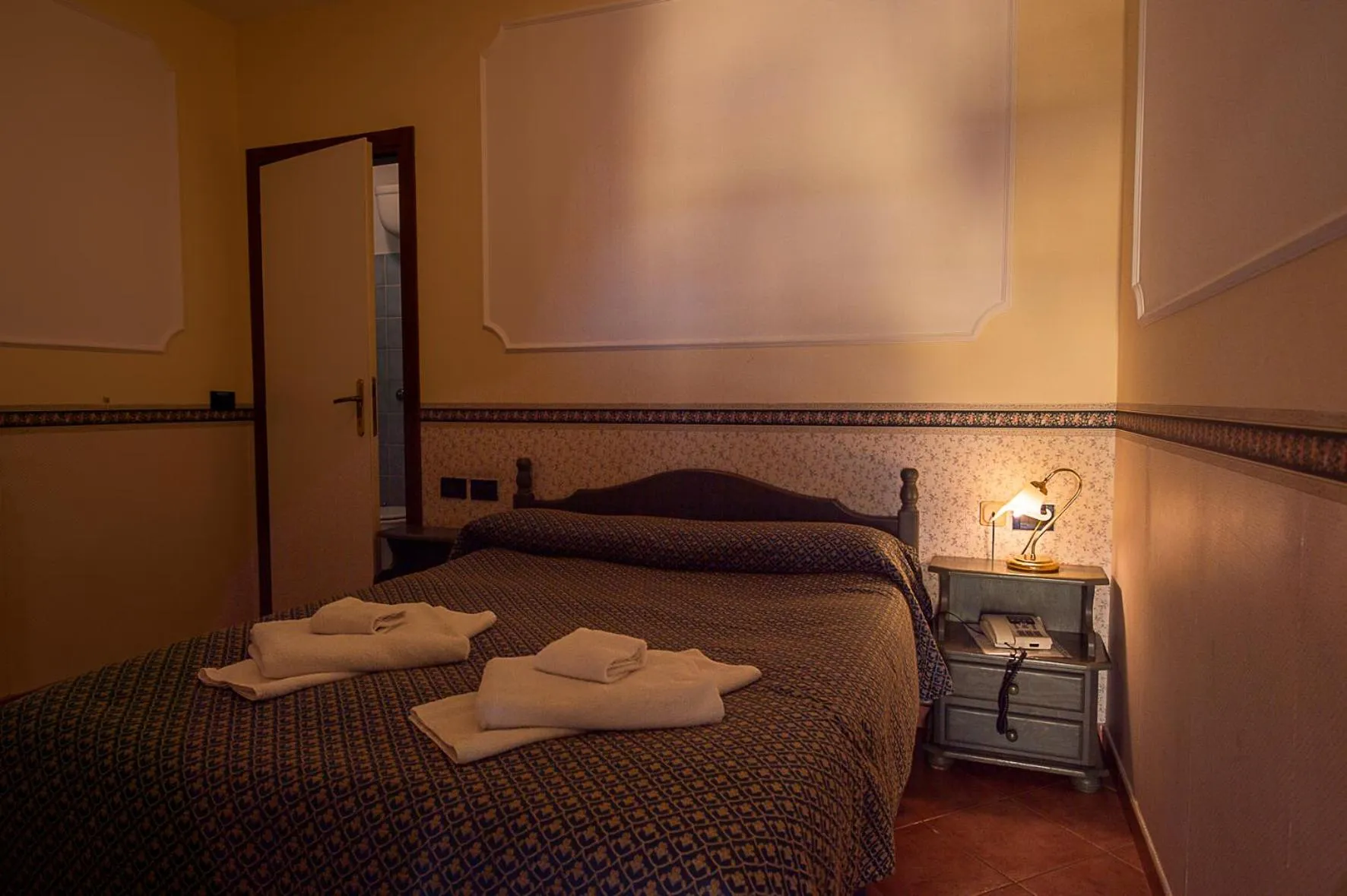 Photo of the whole room, Bed in Hotel Louis II