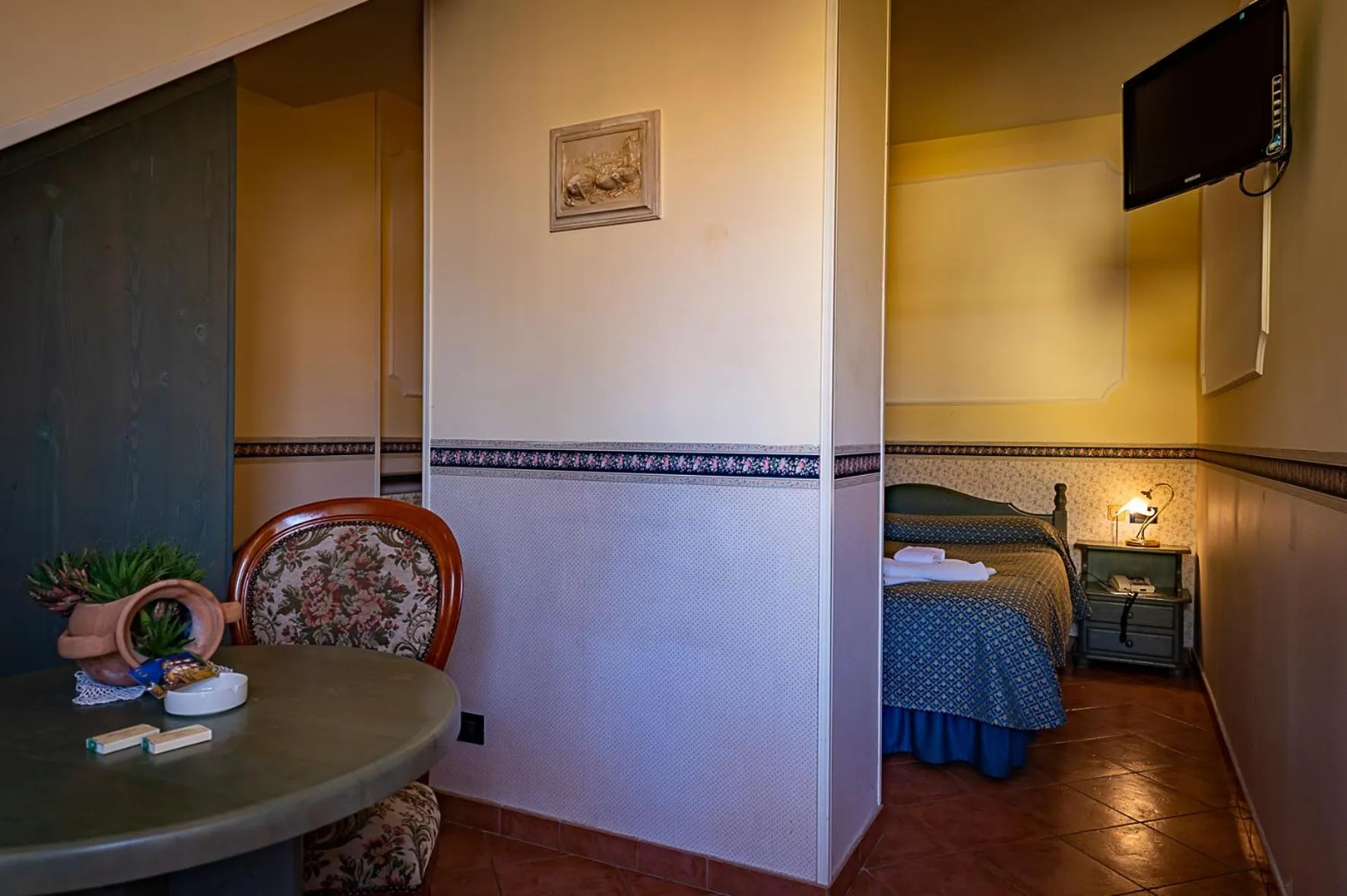 Seating area, Bed in Hotel Louis II