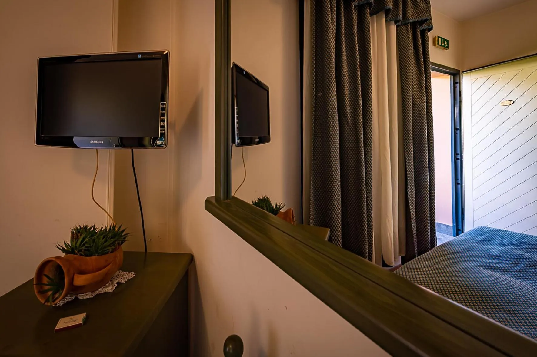 TV and multimedia, Bed in Hotel Louis II