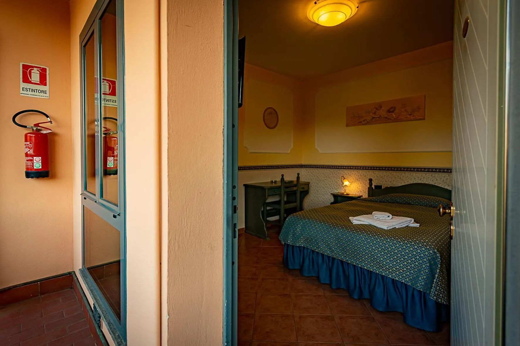 Bed in Hotel Louis II